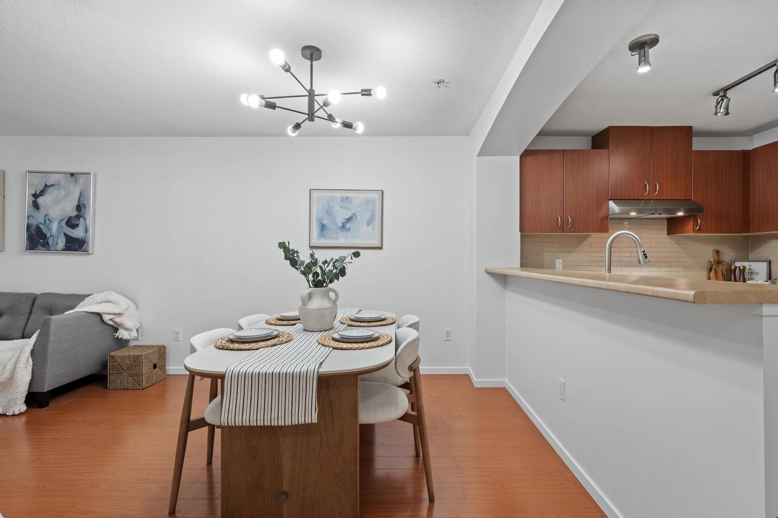 303 9098 Halston Court, Burnaby, BC V3N 0A6 — image 4