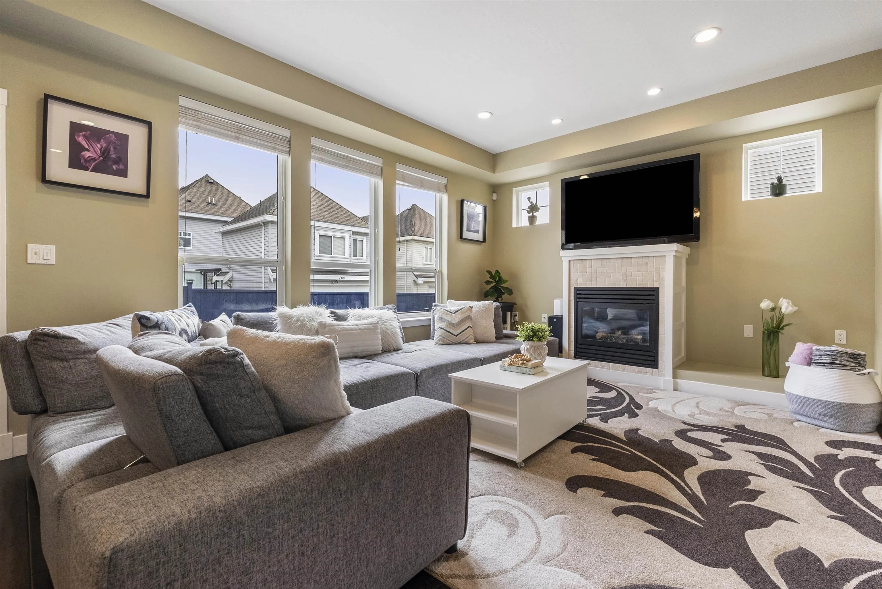 7116 195a Street, Surrey, BC V4N 5Z5 — image 2