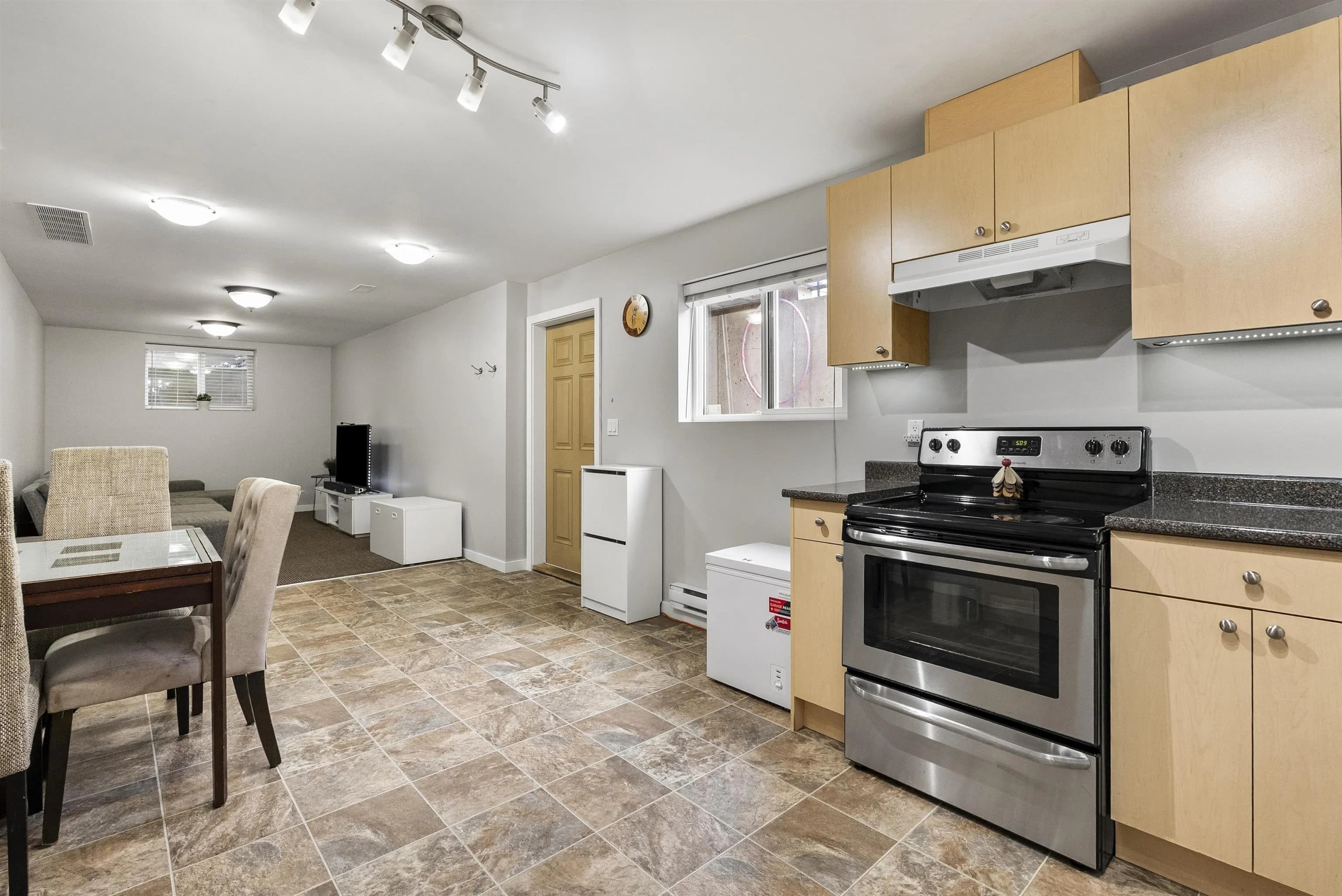 7116 195a Street, Surrey, BC V4N 5Z5 — image 27