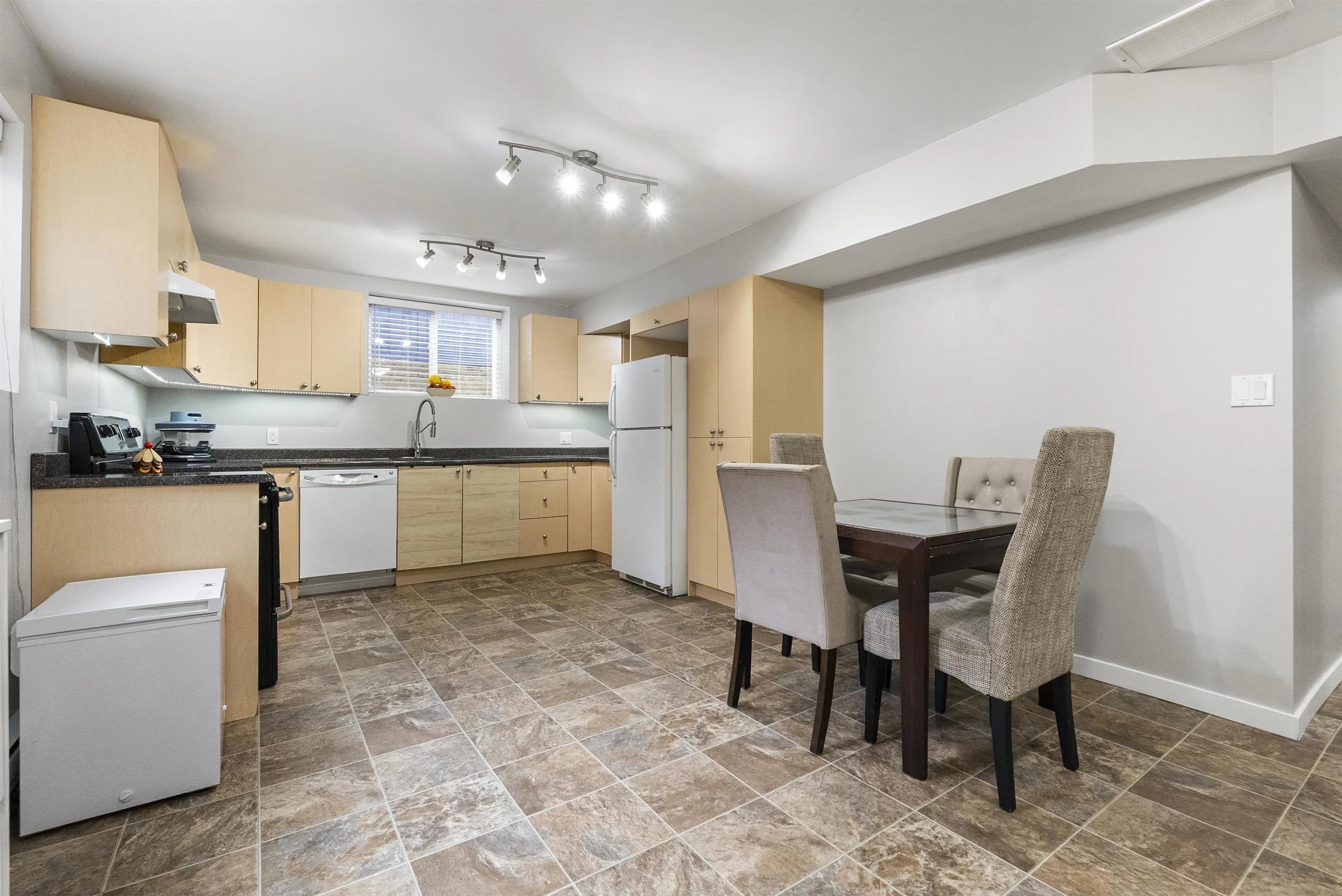 7116 195a Street, Surrey, BC V4N 5Z5 — image 26