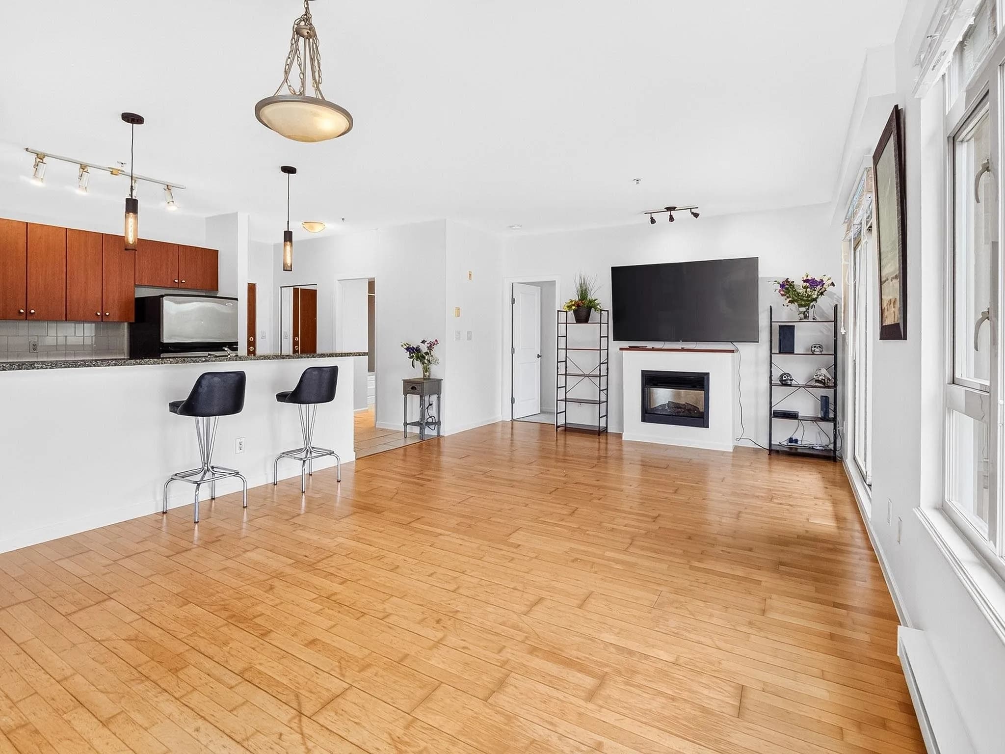 304 100 Capilano Road, Port Moody, BC V3H 5M9 — image 4