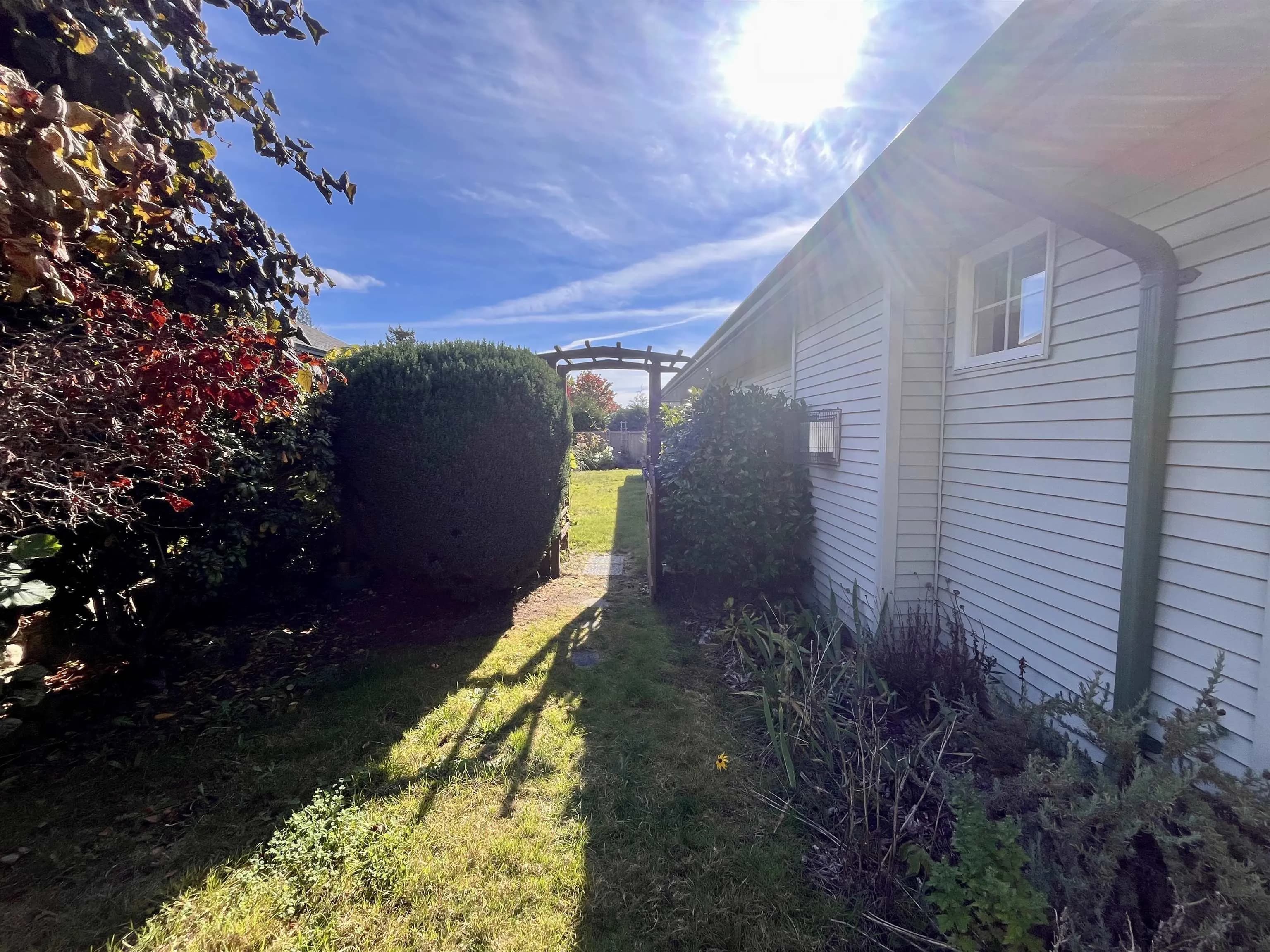 6317 Williams Place, Sechelt, BC V7Z 0M6 — image 3