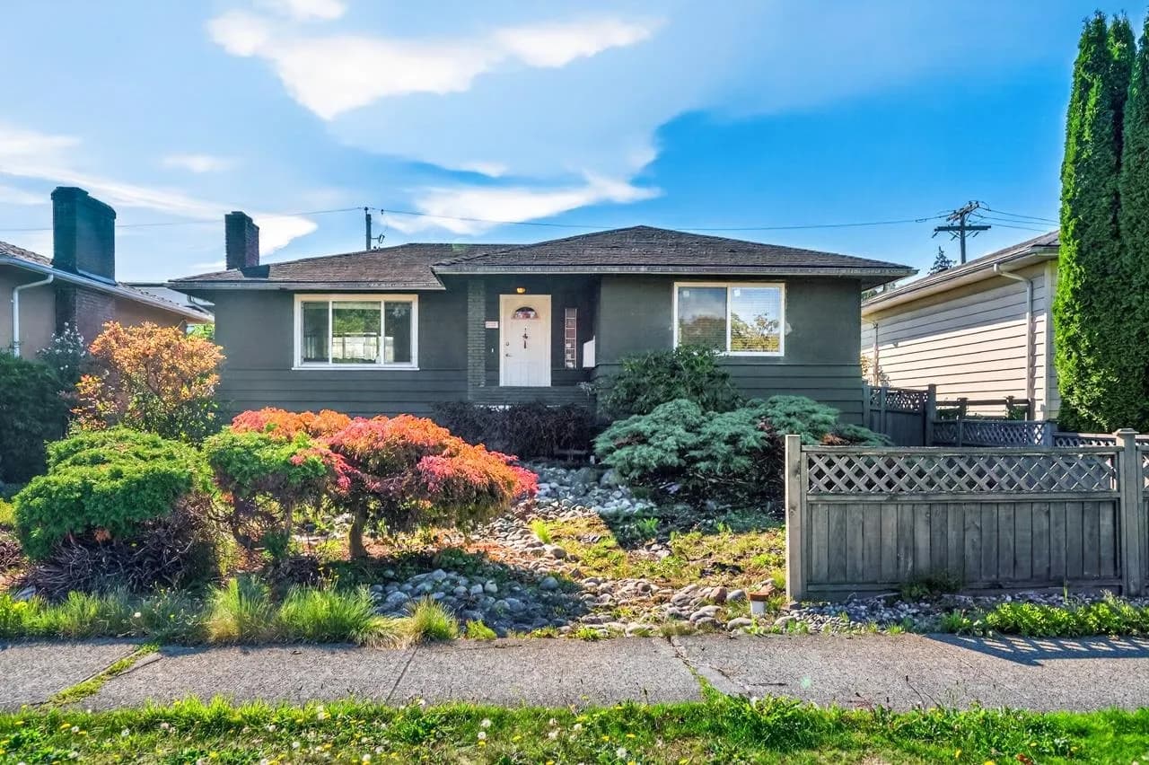 3232 W 16th Avenue, Vancouver, BC V6K 3E3 — image 1