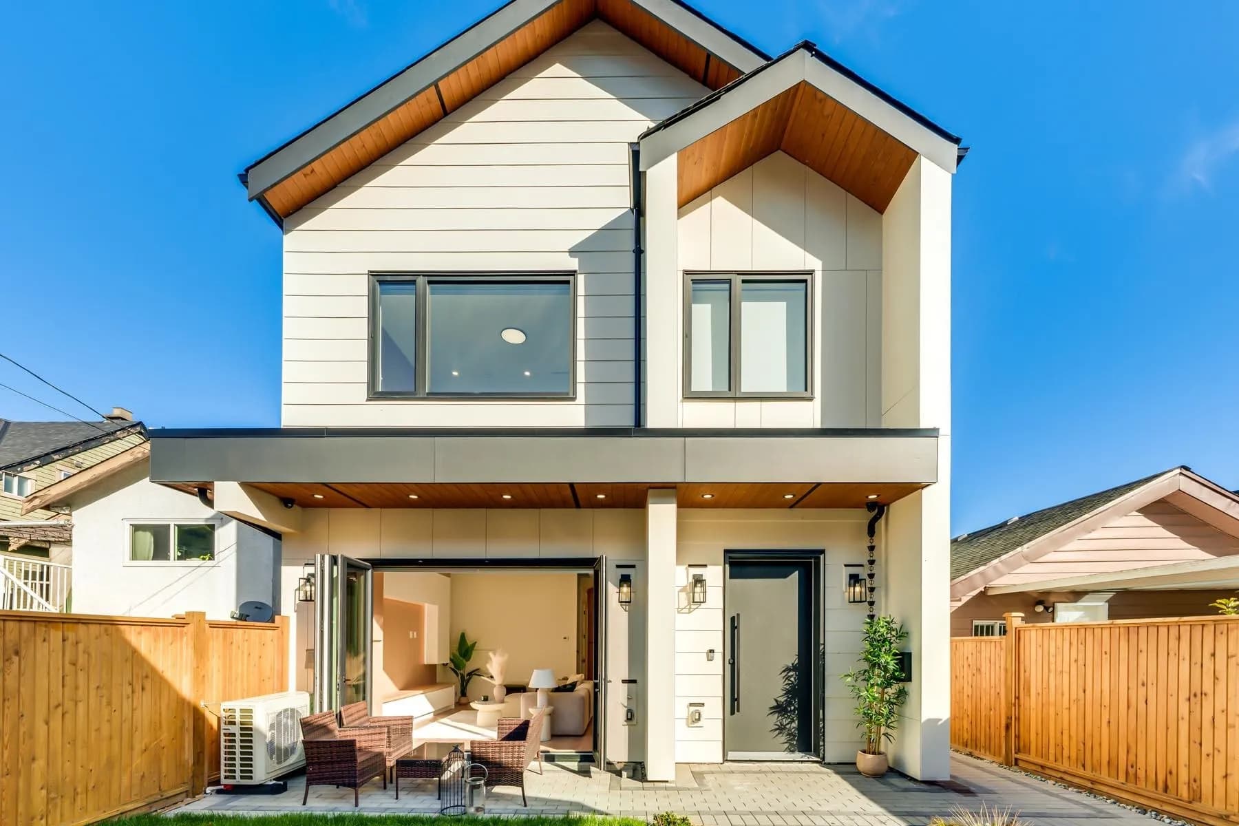 2 2686 Mcgill Street, Vancouver, BC V5K 1H3 — image 1