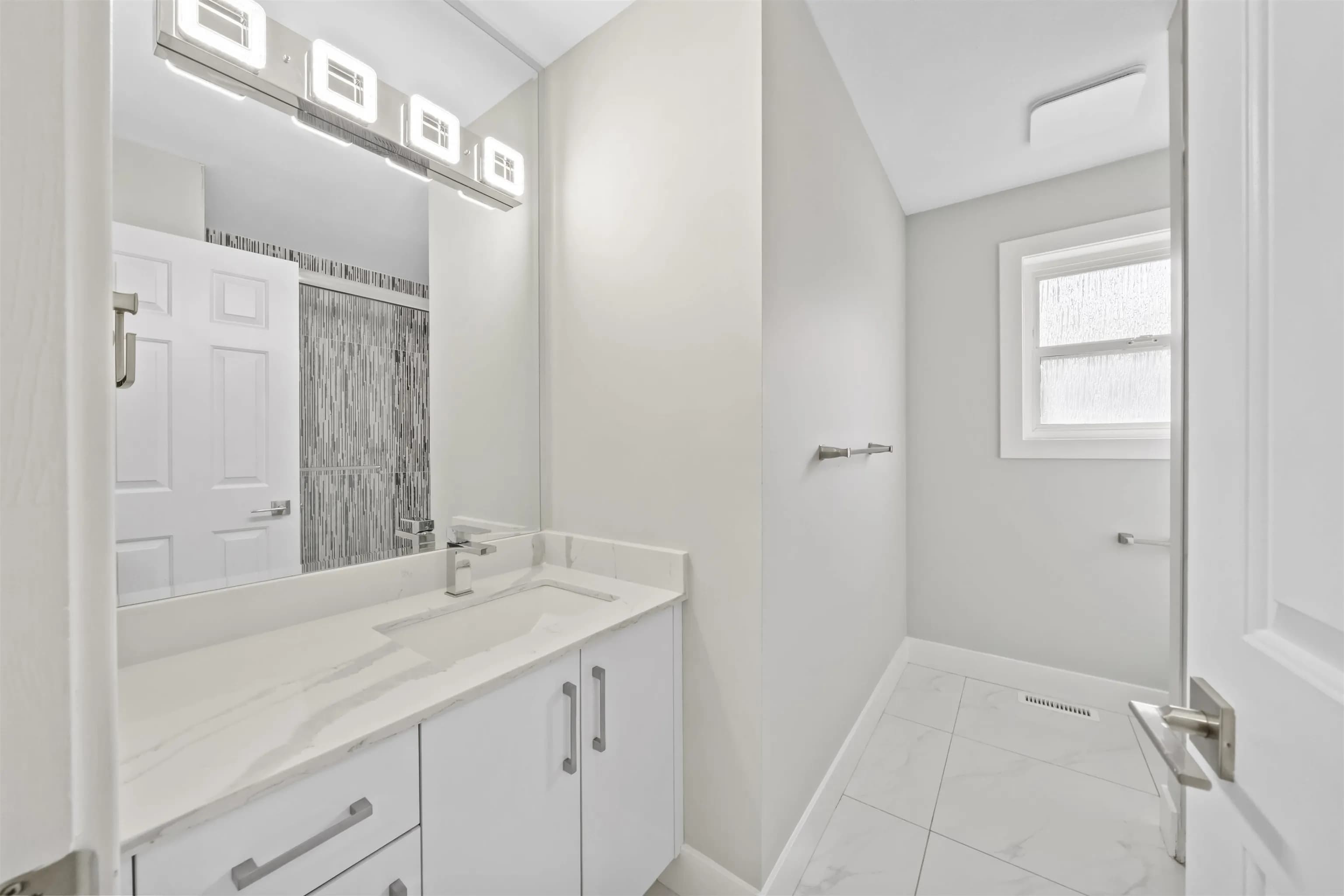 18018 60 Avenue, Surrey, BC V3S 1V6 — image 20