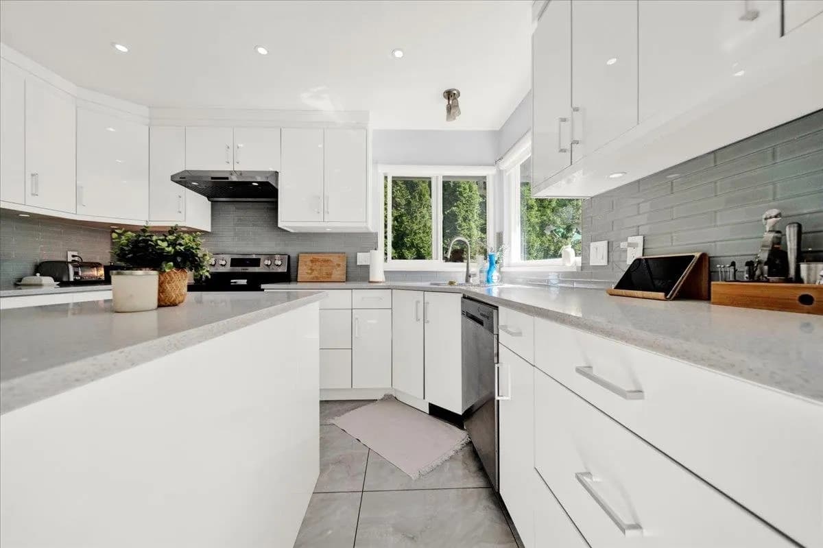 1953 158a Street, Surrey, BC V4A 8G9 — image 8