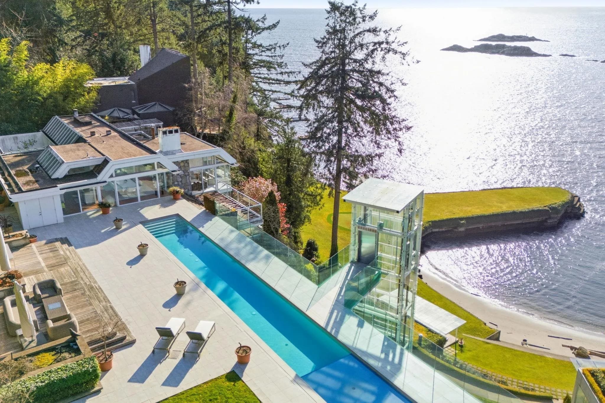 5210 Marine Drive, West Vancouver, BC V7W 2P8 — image 1