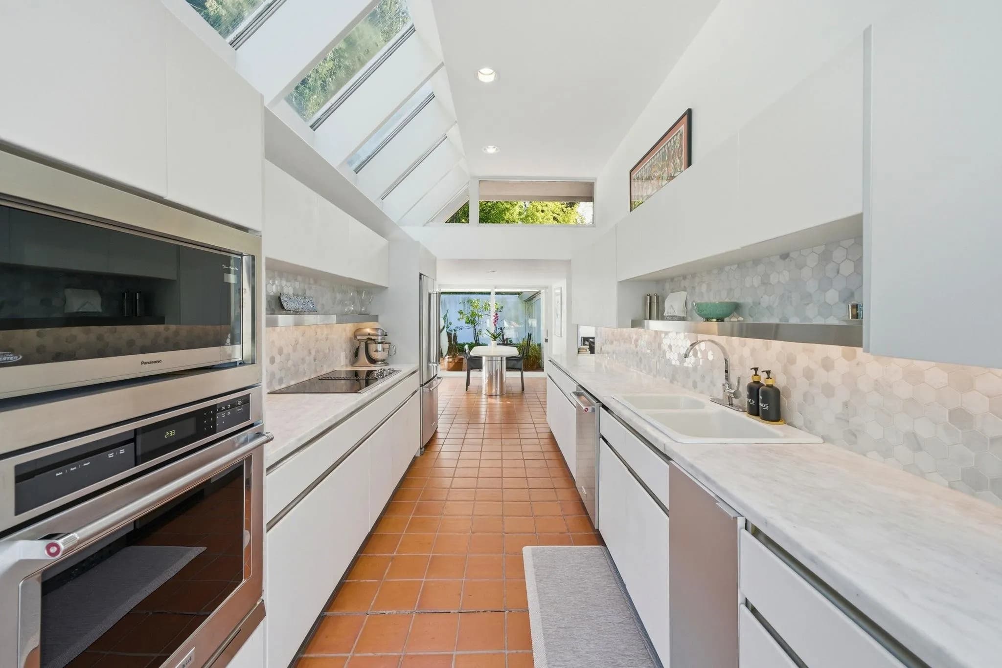 5210 Marine Drive, West Vancouver, BC V7W 2P8 — image 9