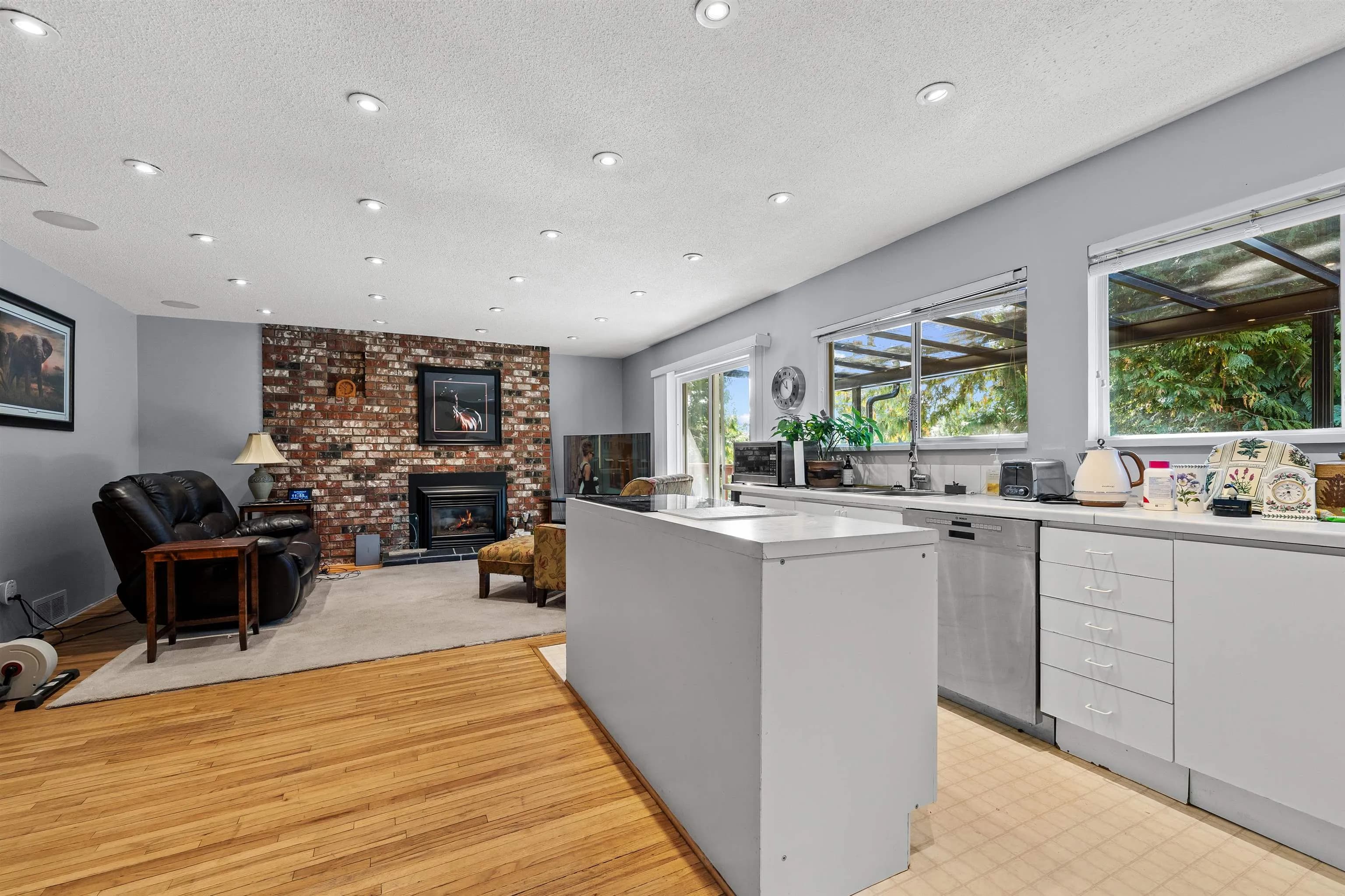 6250 Summit Avenue, West Vancouver, BC V7W 1Y2 — image 13