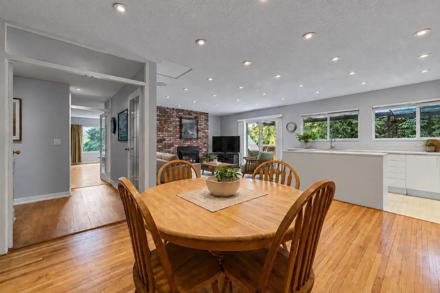 6250 Summit Avenue, West Vancouver, BC V7W 1Y2 — image 14