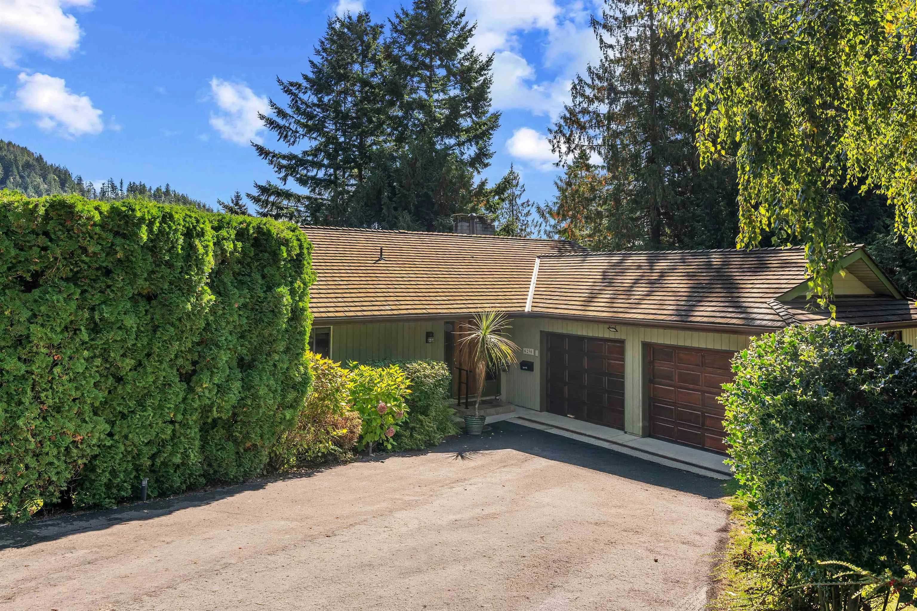 6250 Summit Avenue, West Vancouver, BC V7W 1Y2 — image 2