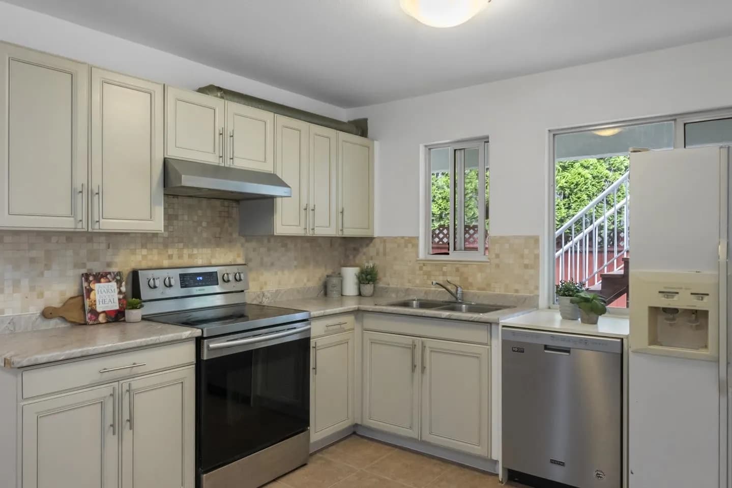 8034 166 Street, Surrey, BC V4N 0H1 — image 35