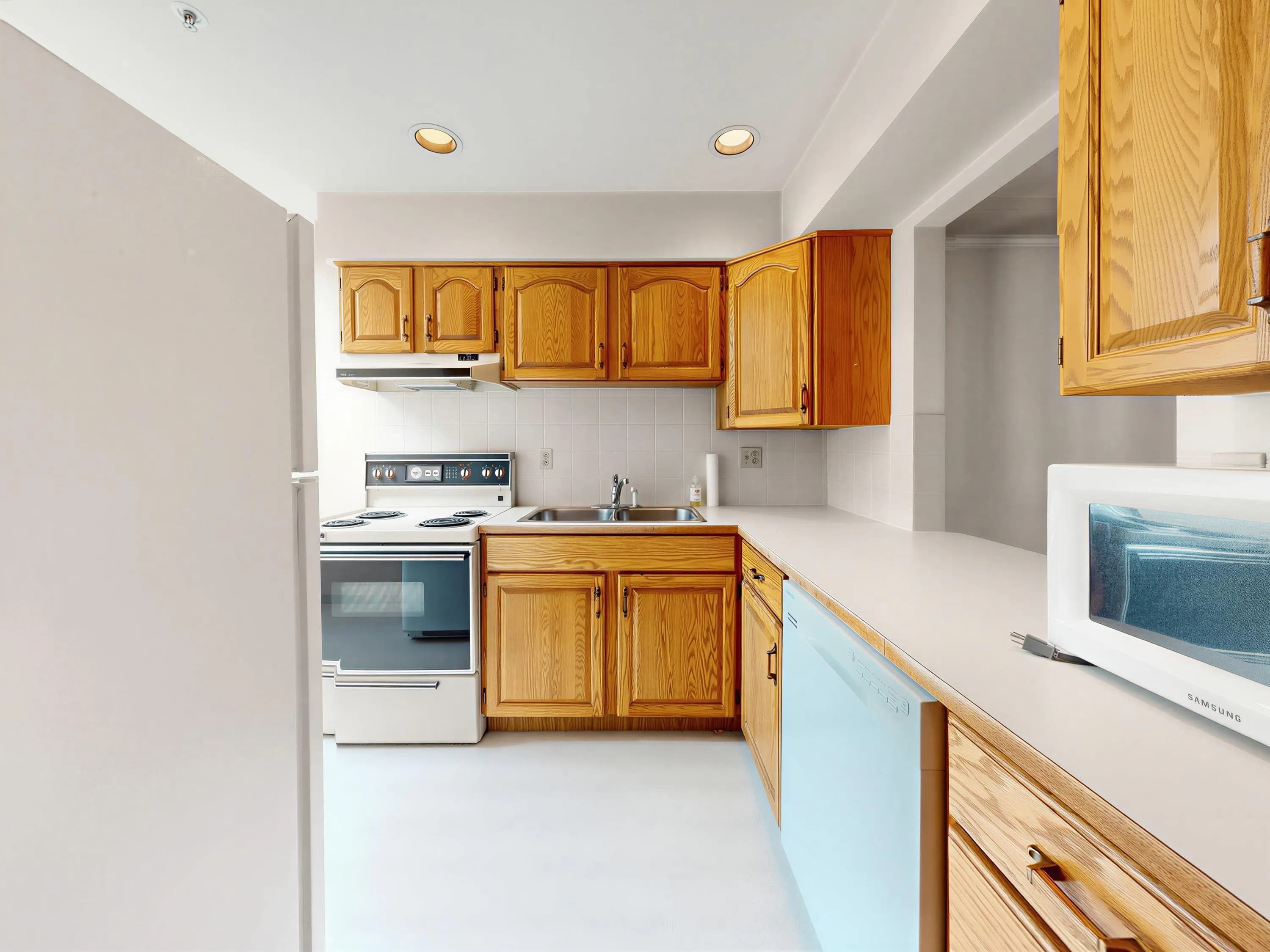 10 7110 Barnet Road, Burnaby, BC V5A 4S3 — image 8