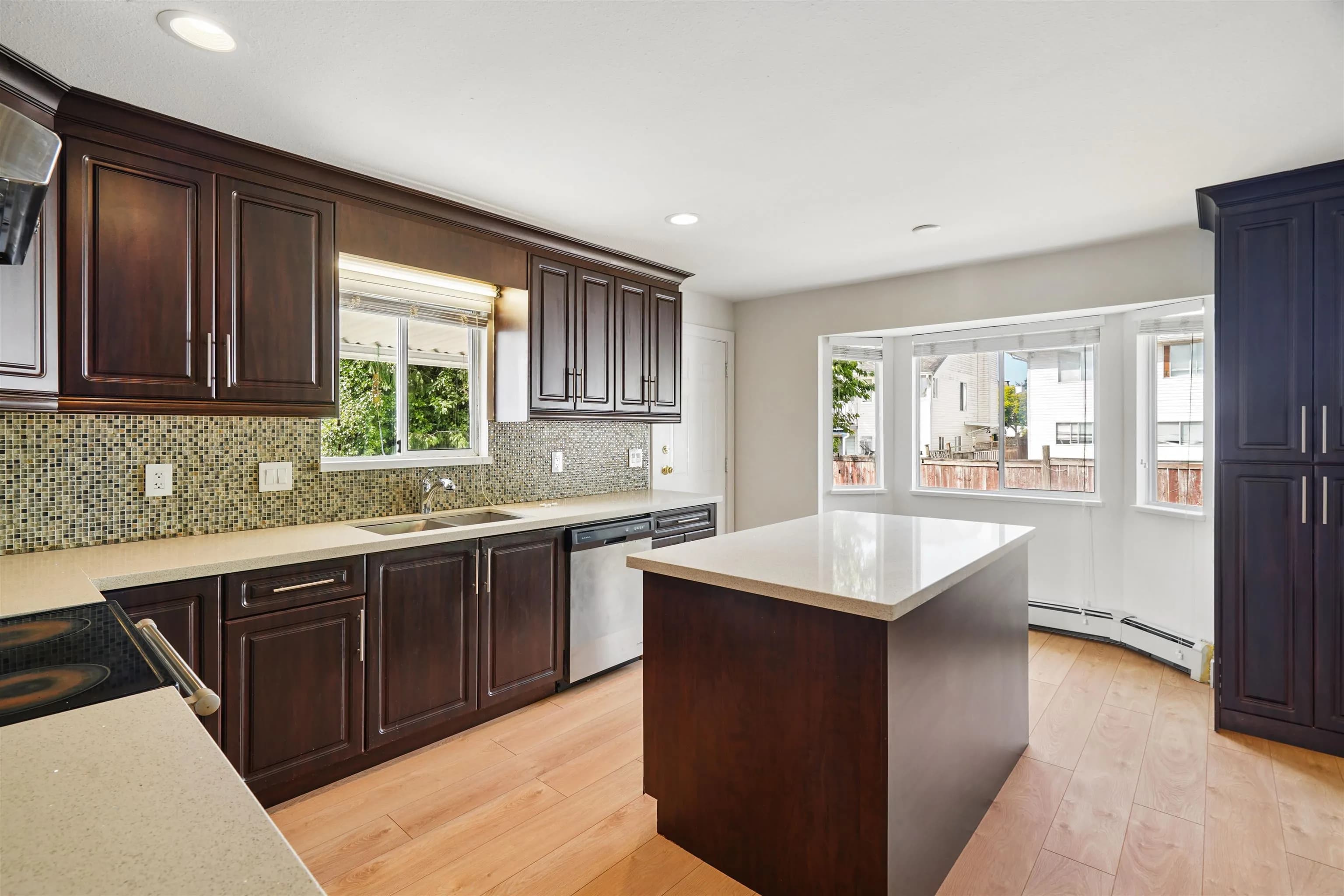7021 143a Street, Surrey, BC V3W 0X5 — image 2