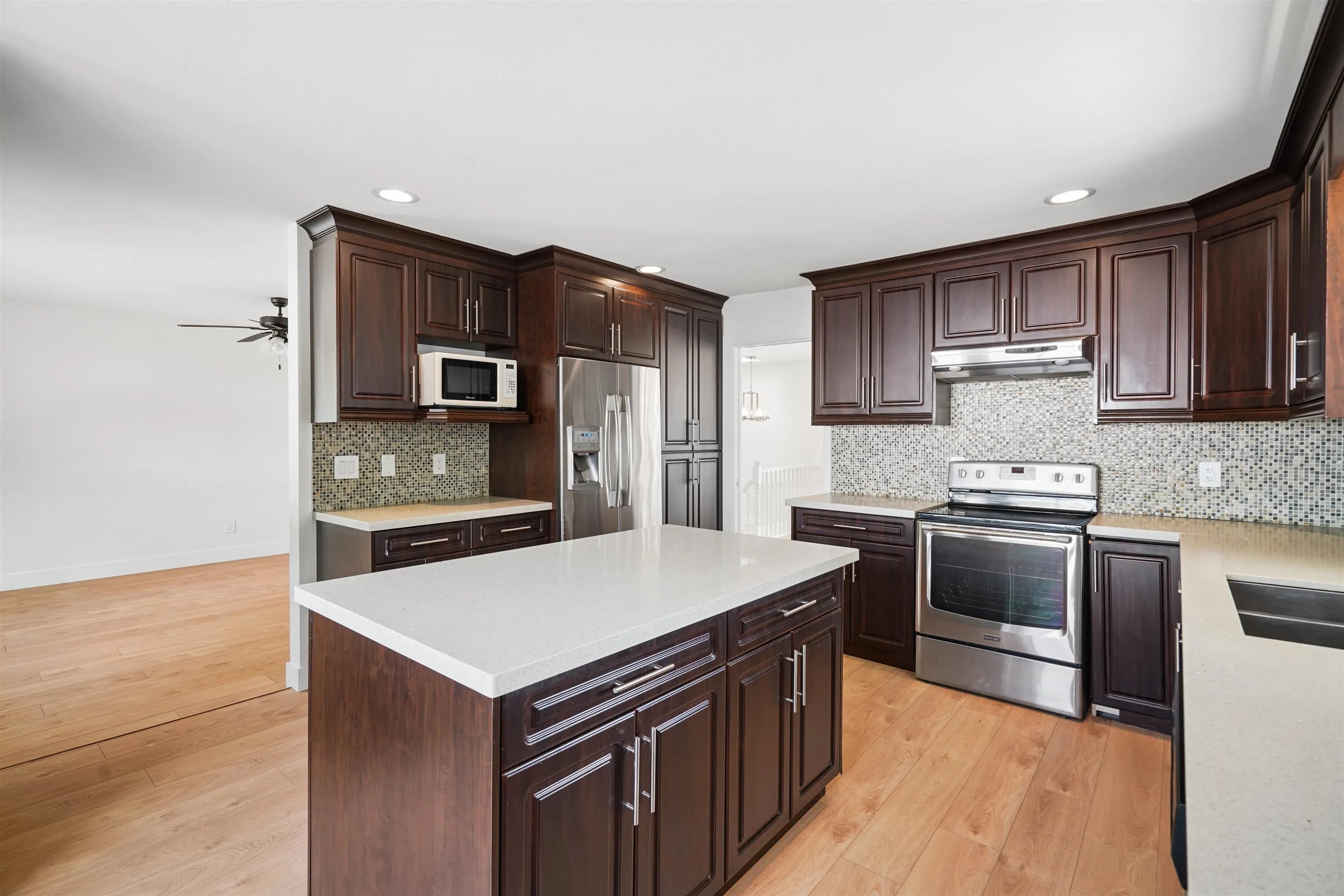 7021 143a Street, Surrey, BC V3W 0X5 — image 4