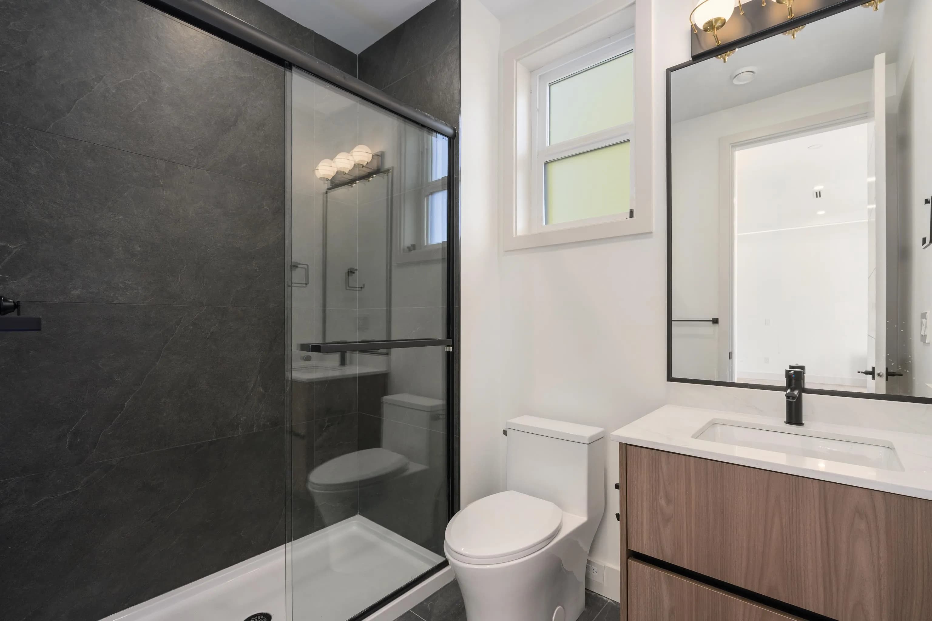 102 14753 111a Avenue, Surrey, BC V3R 2E2 — image 5