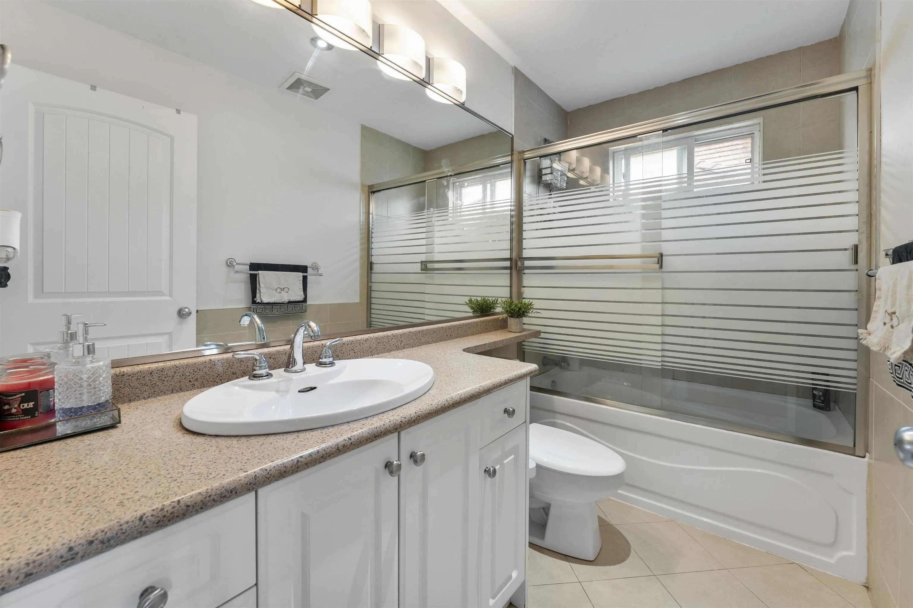 7670 150b Street, Surrey, BC V3S 5P1 — image 26