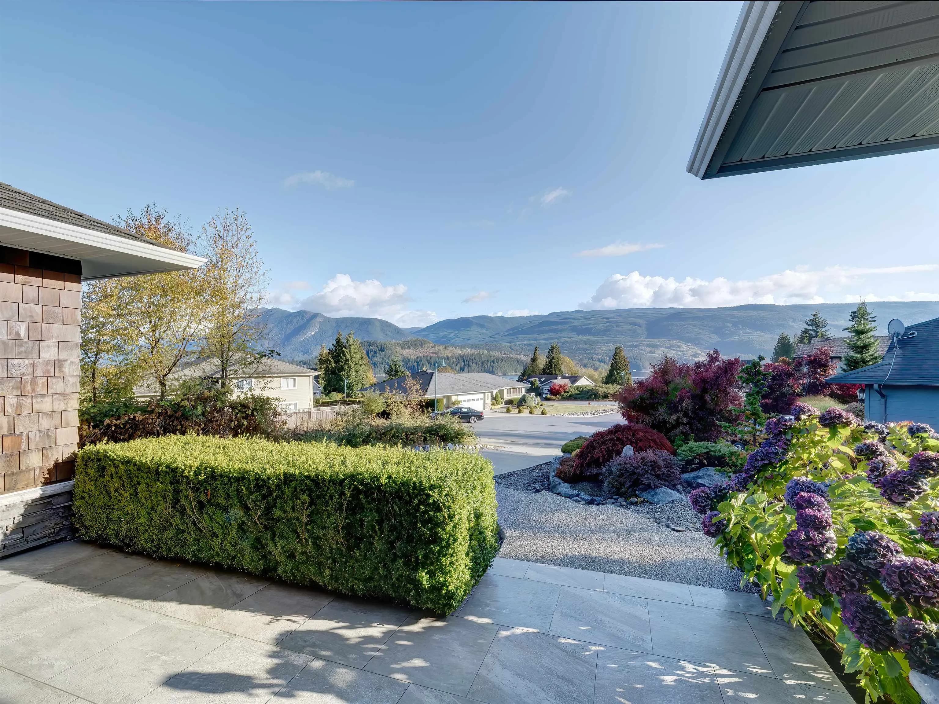 6161 Highmoor Place, Sechelt, BC V7Z 0L1 — image 37
