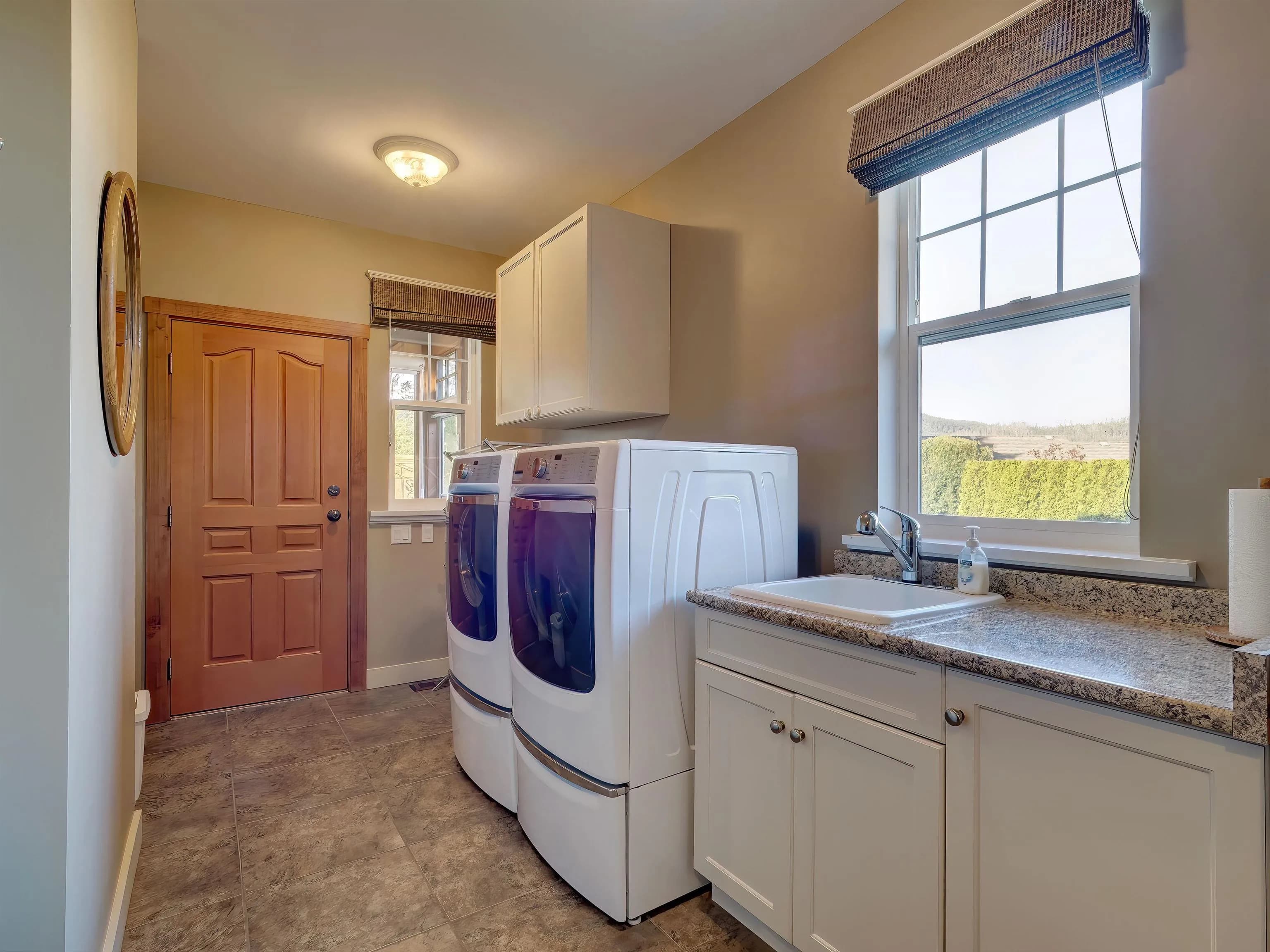 6161 Highmoor Place, Sechelt, BC V7Z 0L1 — image 35