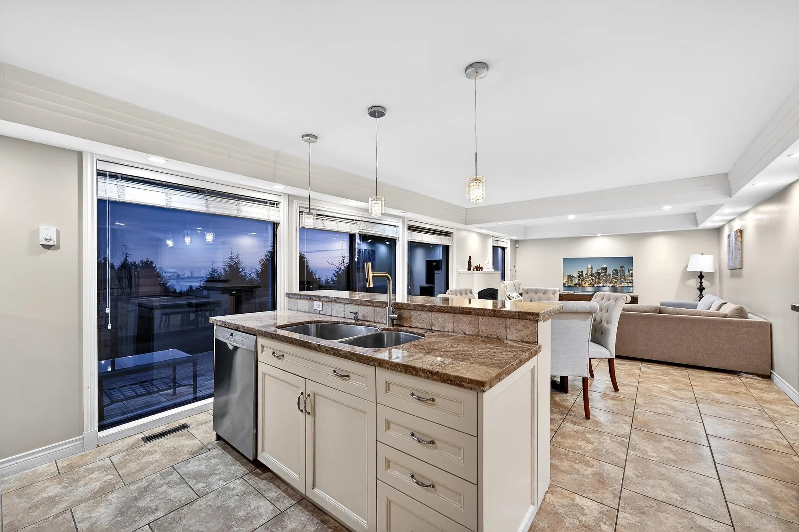 1375 Burnside Road, West Vancouver, BC V7S 2P6 — image 22