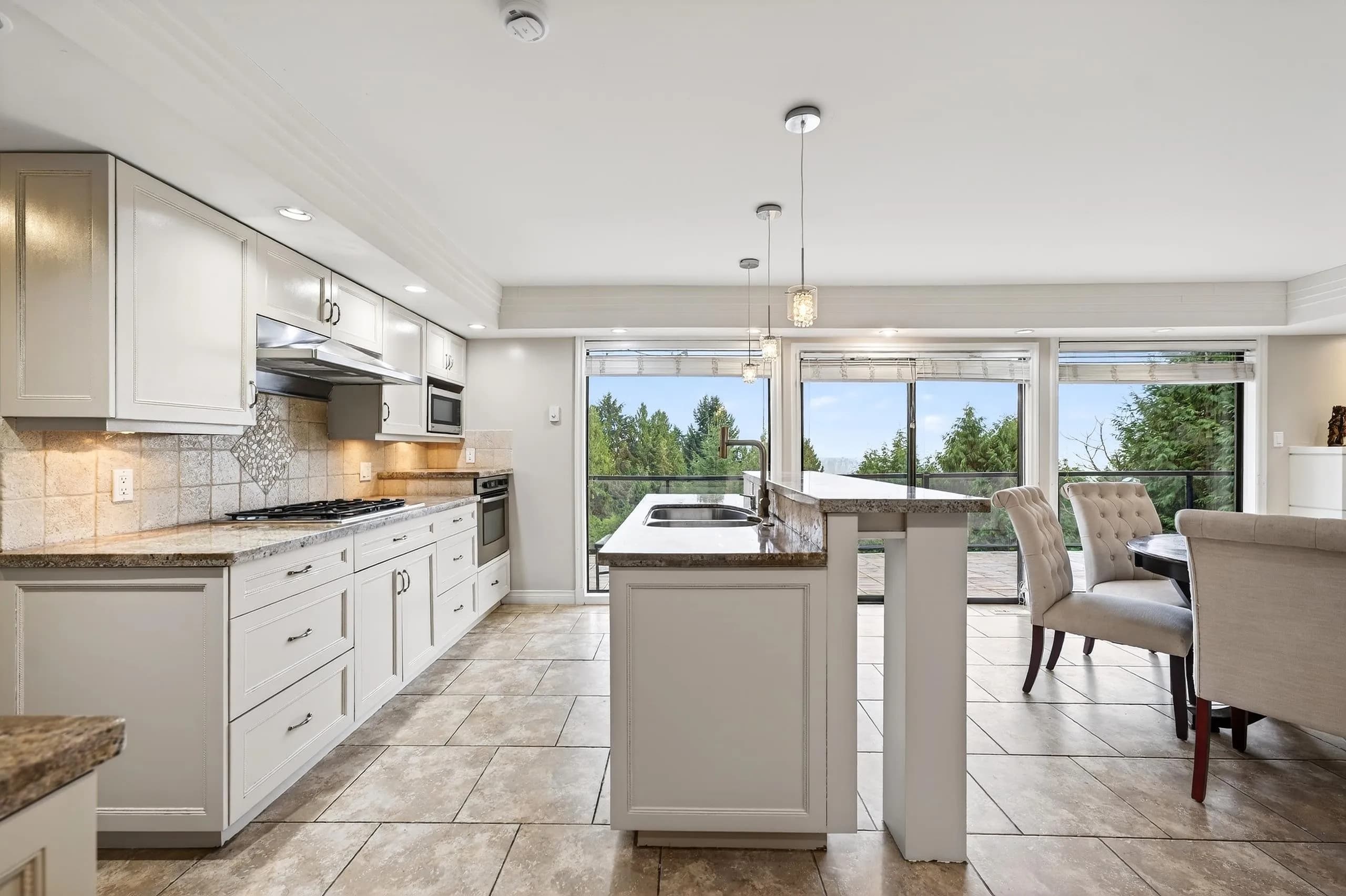 1375 Burnside Road, West Vancouver, BC V7S 2P6 — image 18