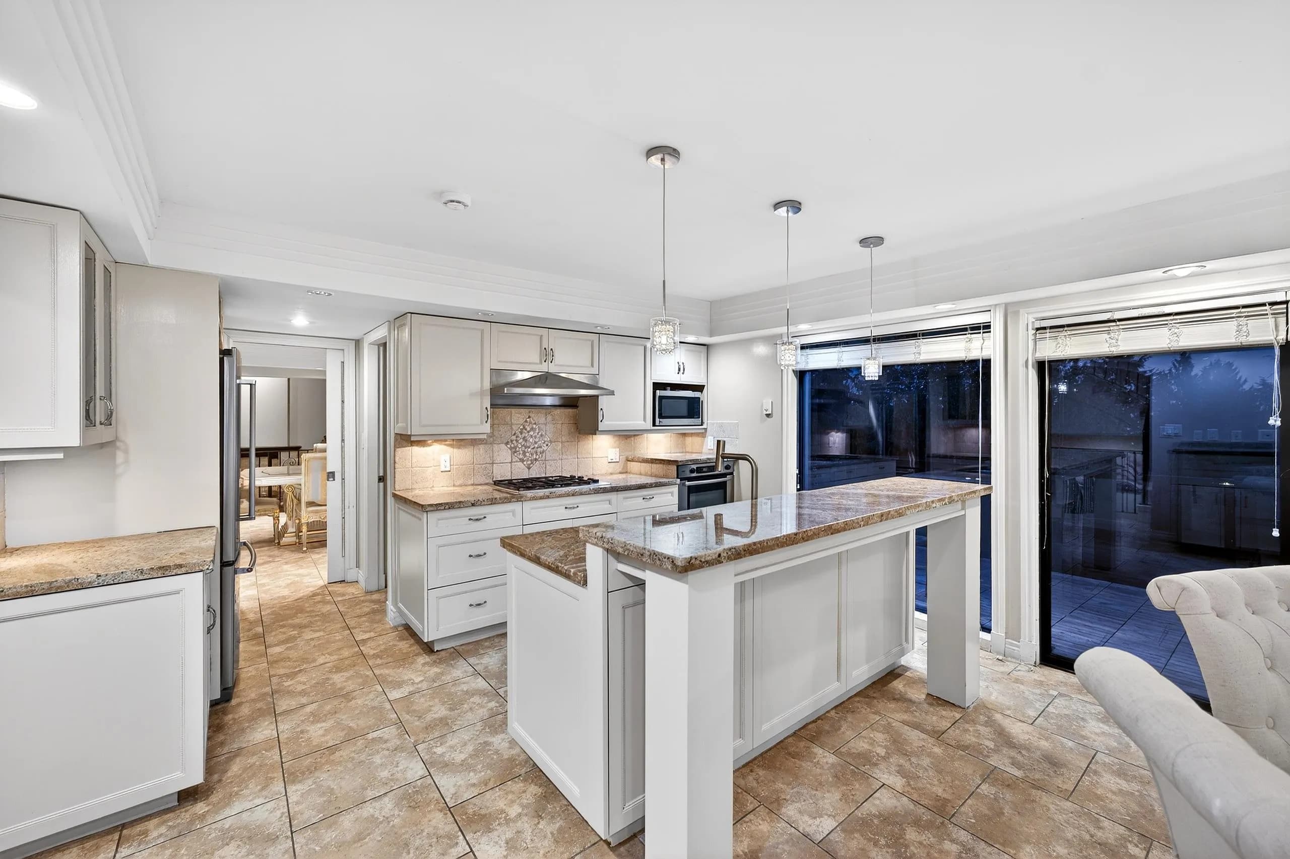 1375 Burnside Road, West Vancouver, BC V7S 2P6 — image 21