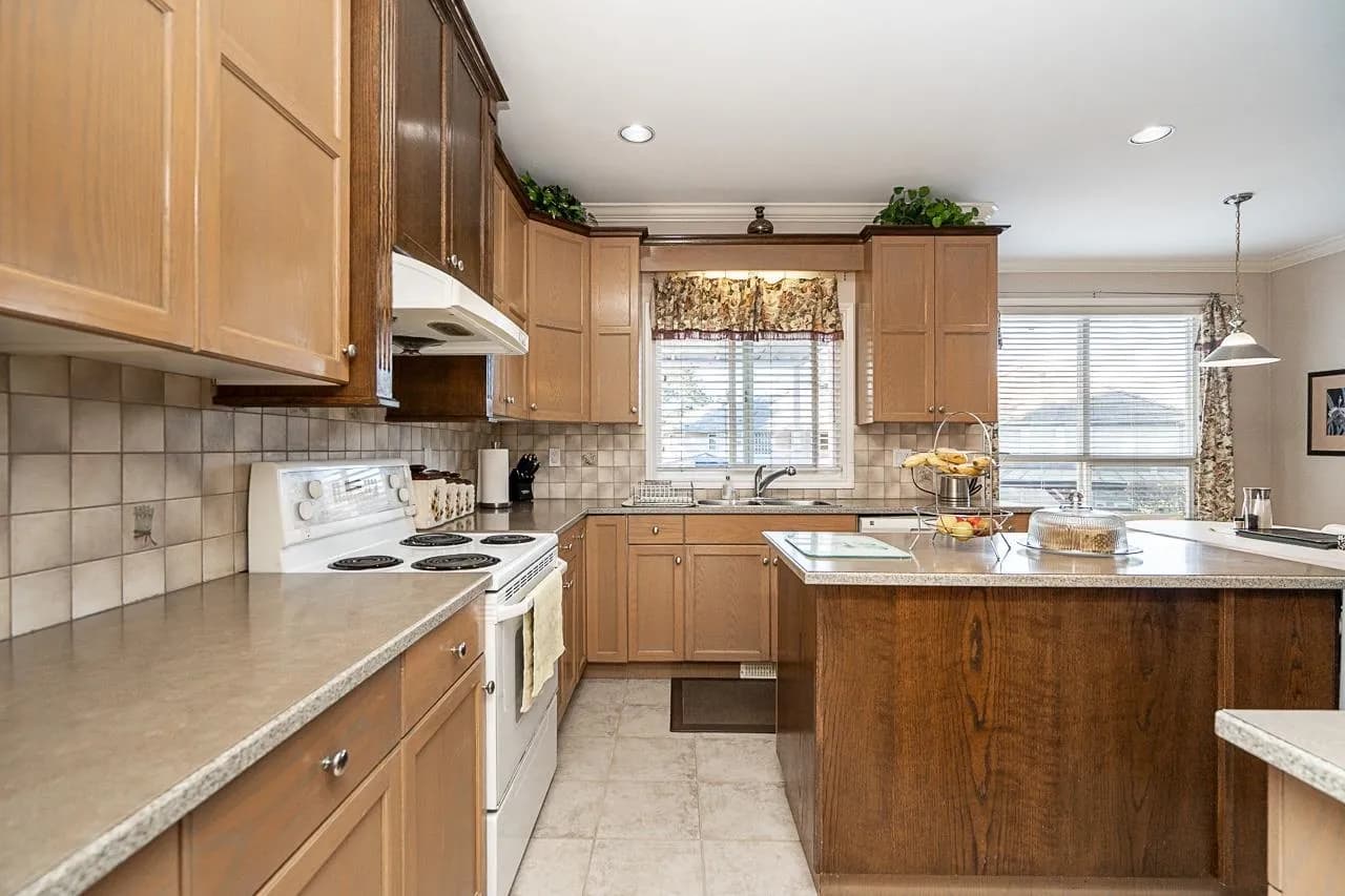 14569 75a Avenue, Surrey, BC V3S 8T9 — image 9