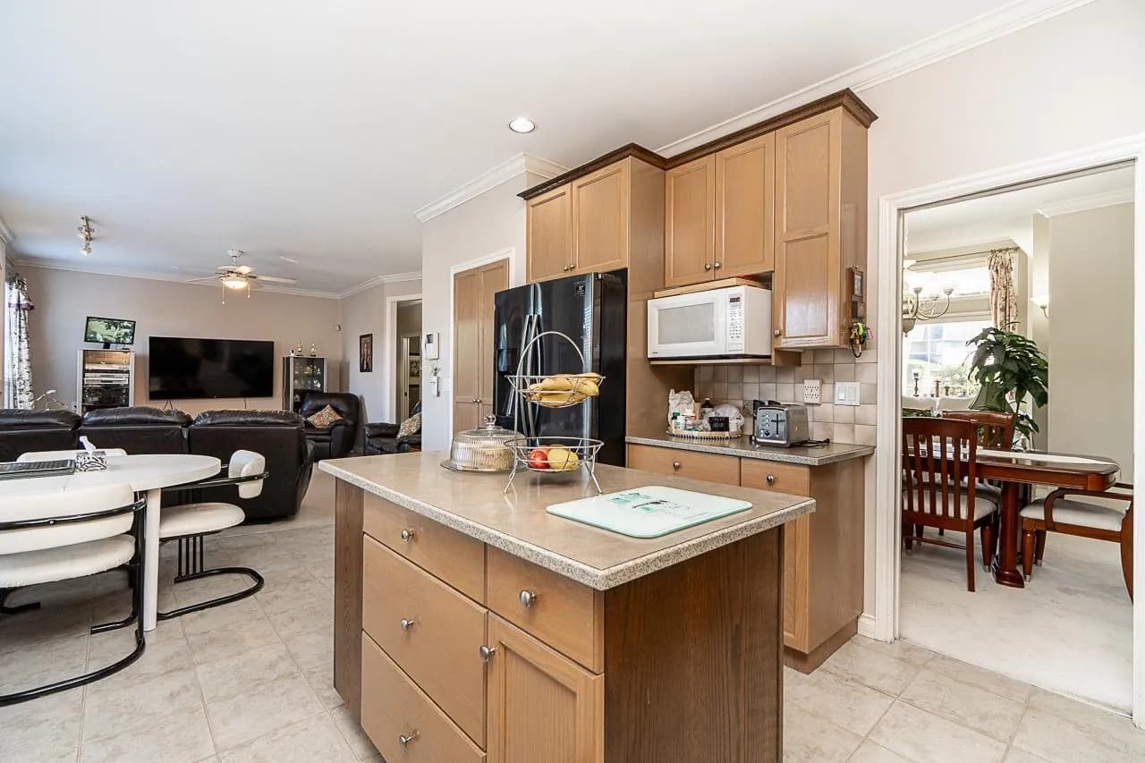 14569 75a Avenue, Surrey, BC V3S 8T9 — image 8