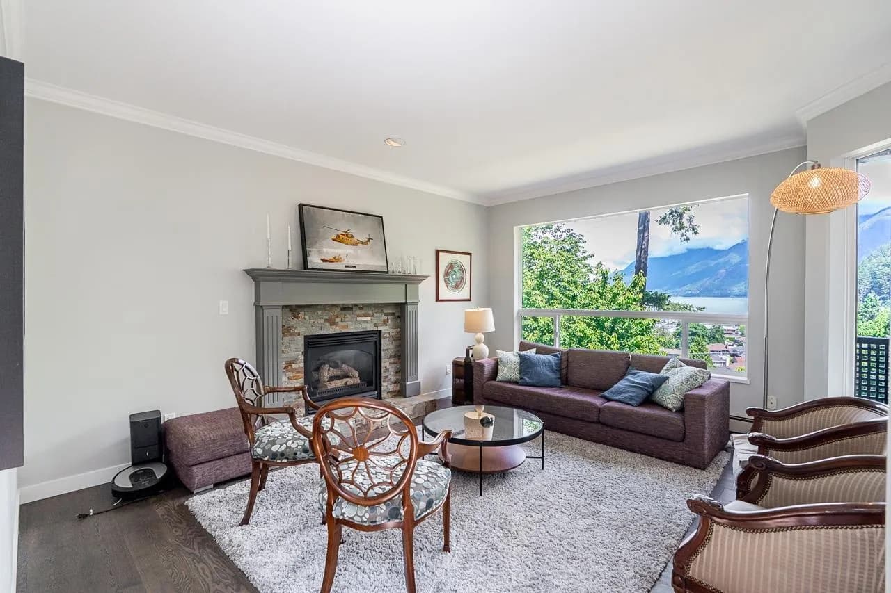 6330 Chatham Street, West Vancouver, BC V7W 2E2 — image 2