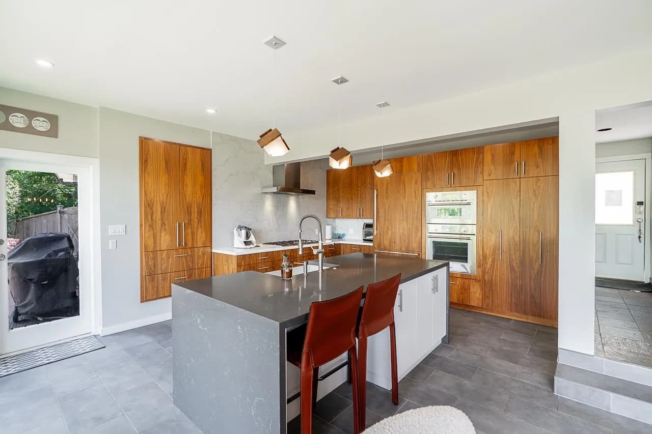 6330 Chatham Street, West Vancouver, BC V7W 2E2 — image 5