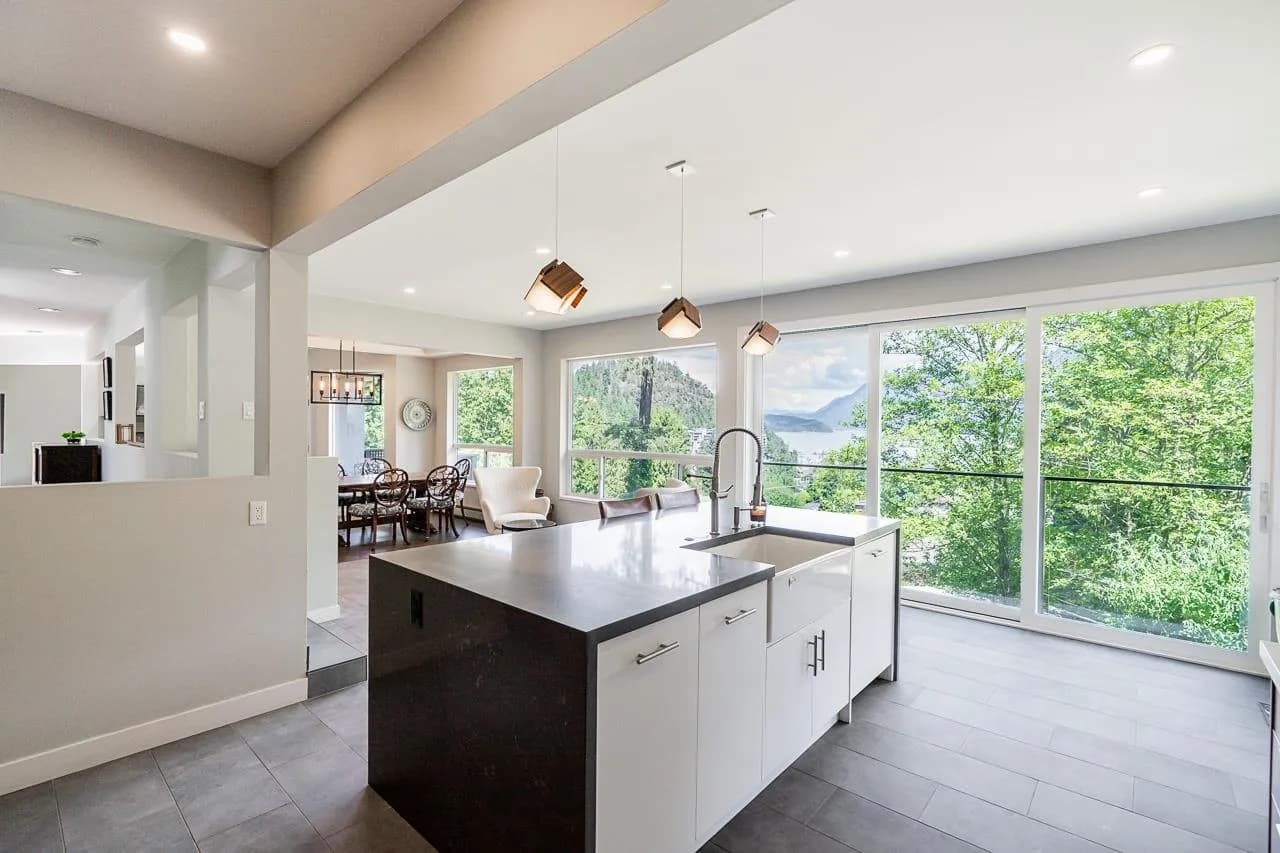 6330 Chatham Street, West Vancouver, BC V7W 2E2 — image 7