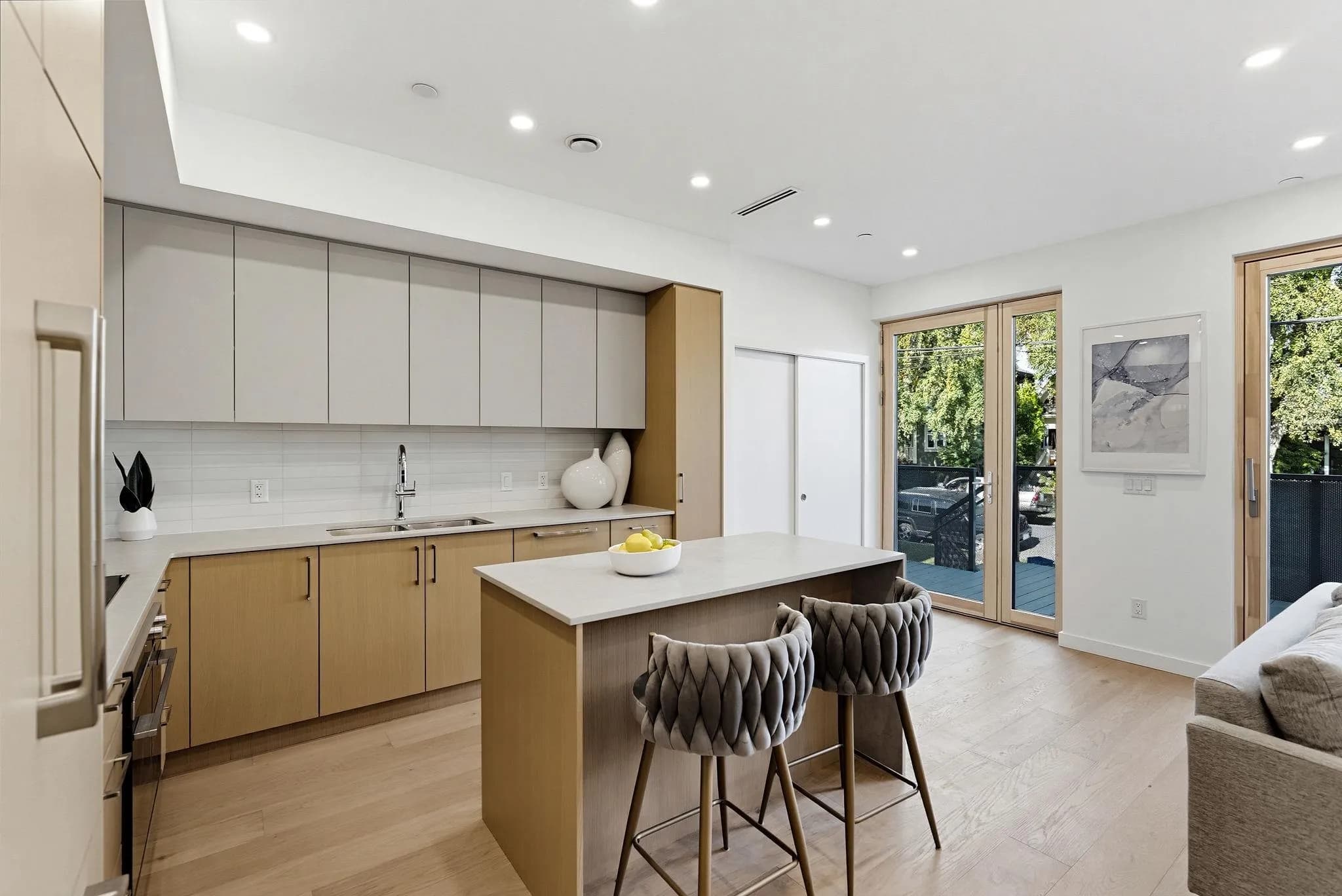 1 60 E 17th Avenue, Vancouver, BC V5V 1A2 — image 3