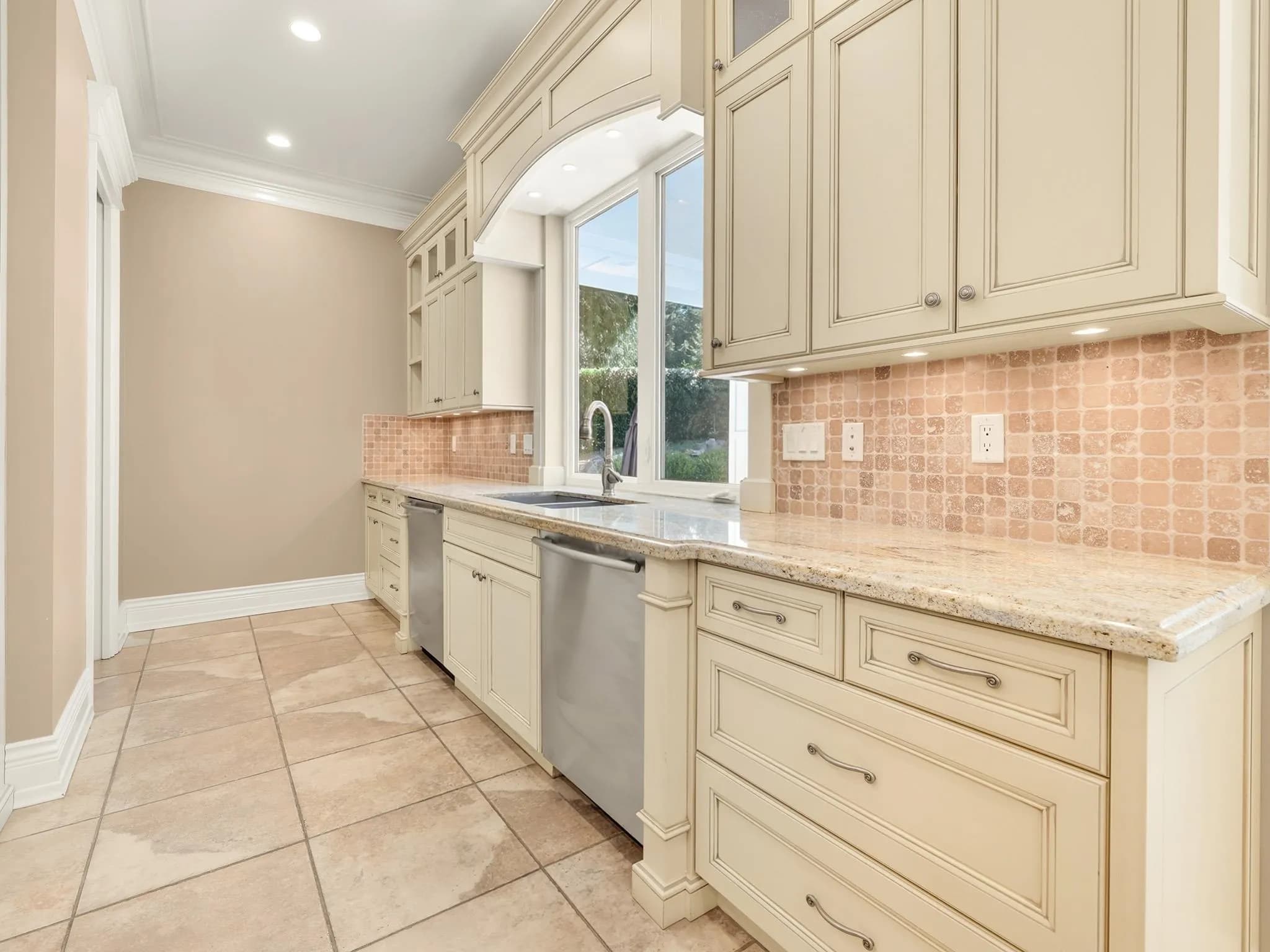 13464 Vine Maple Drive, Surrey, BC V4P 1W9 — image 12