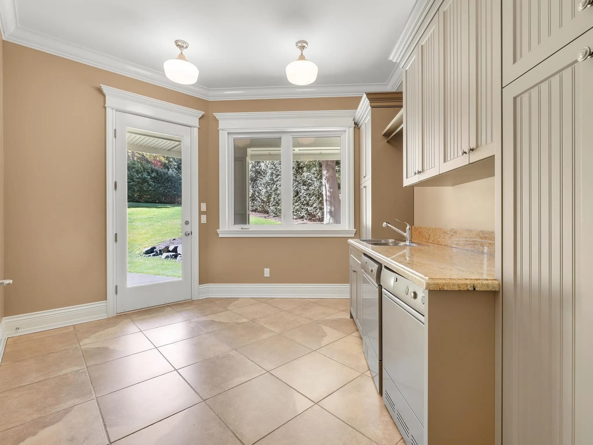 13464 Vine Maple Drive, Surrey, BC V4P 1W9 — image 15