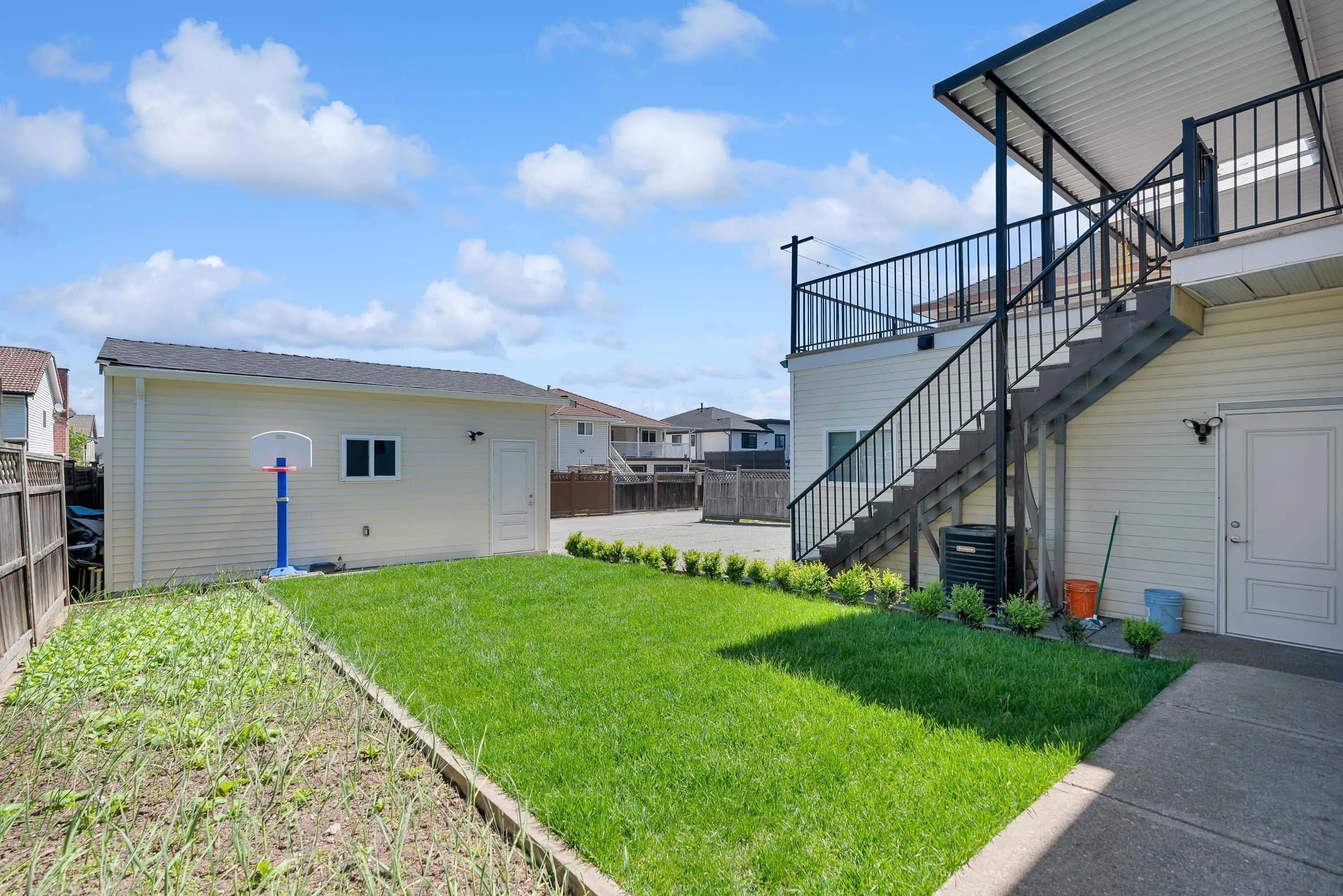 8724 128 Street, Surrey, BC V3W 4G6 — image 18
