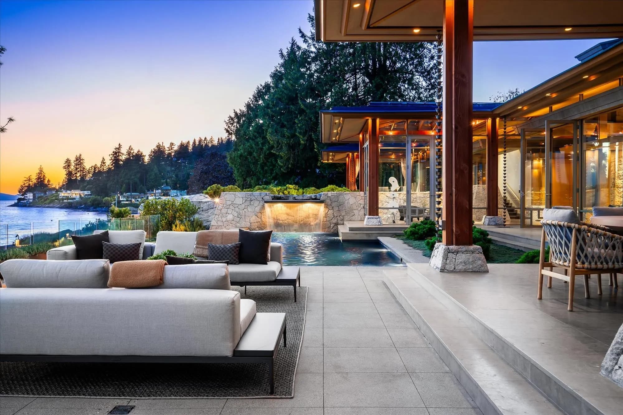 3330 Radcliffe Avenue, West Vancouver, BC V7V 1G6 — image 1