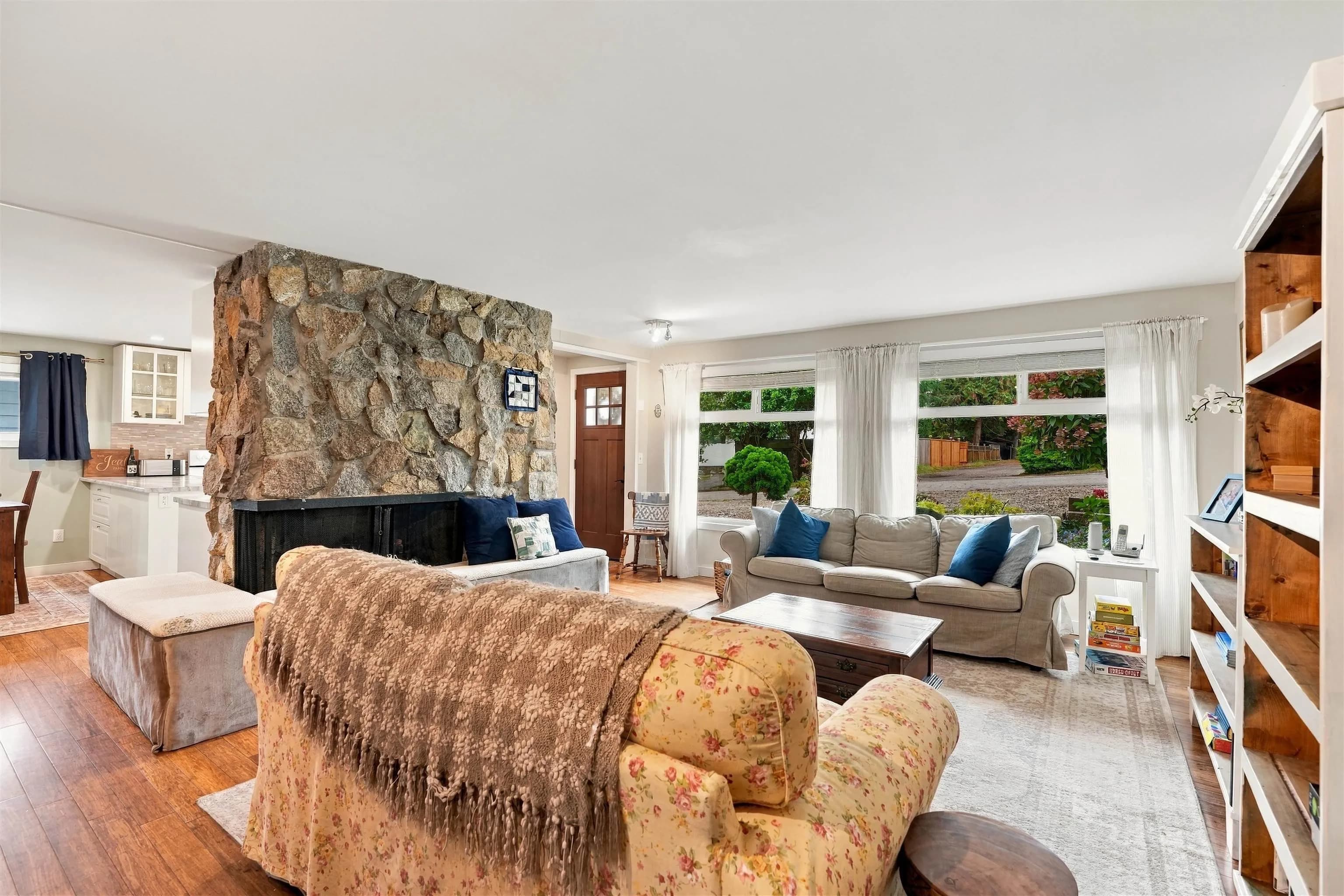 5734 Pebble Crescent, Sechelt, BC V0N 3A0 — image 4
