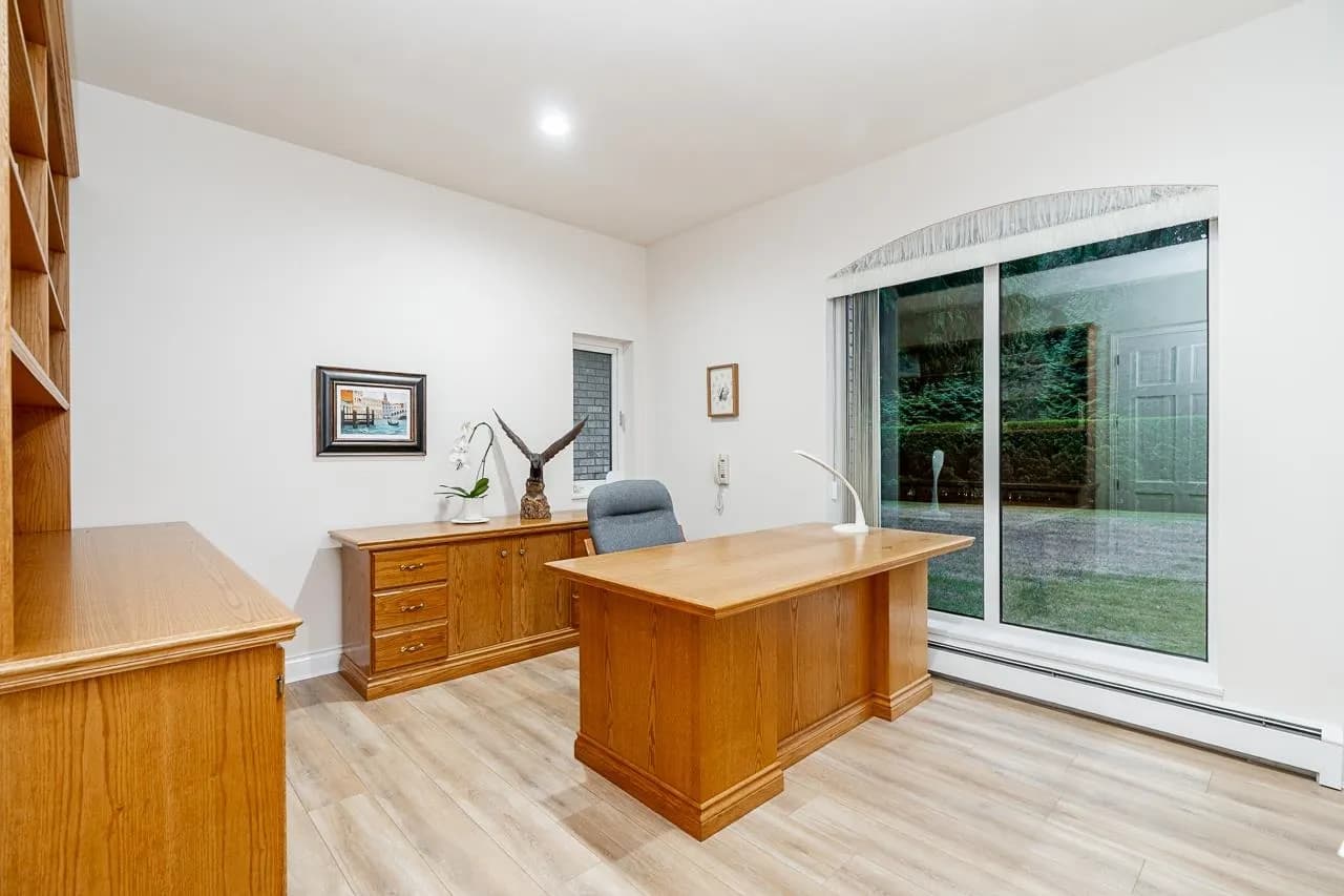 13511 Woodcrest Drive, Surrey, BC V4P 1W3 — image 16