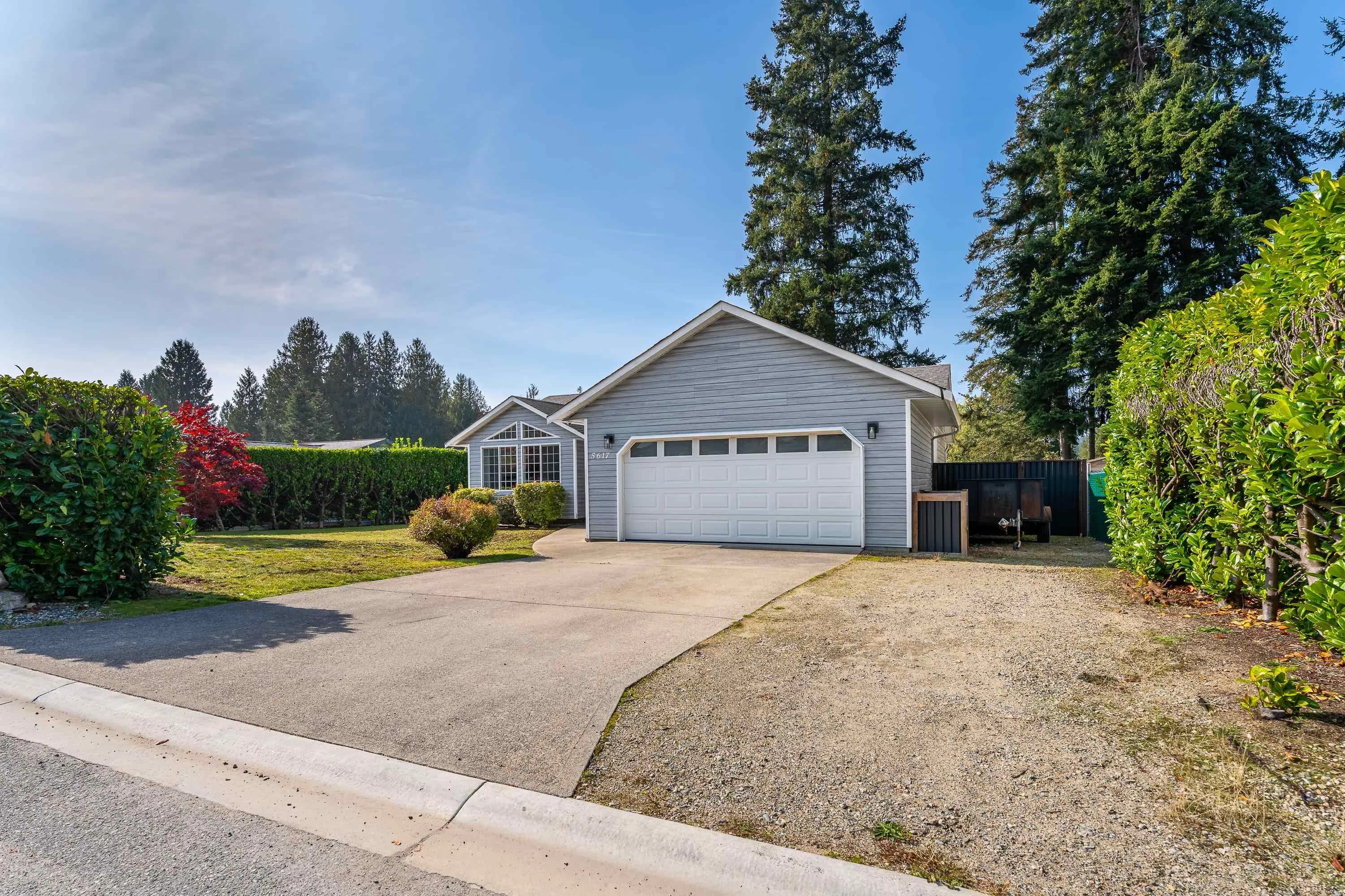 5617 Curtis Place, Sechelt, BC V7Z 0R9 — image 30