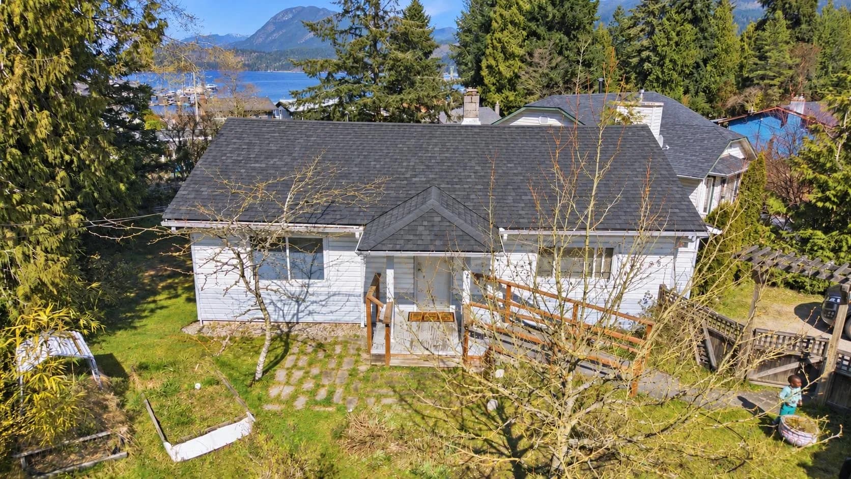 5689 Porpoise Bay Road, Sechelt, BC V0N 1V0 — image 3