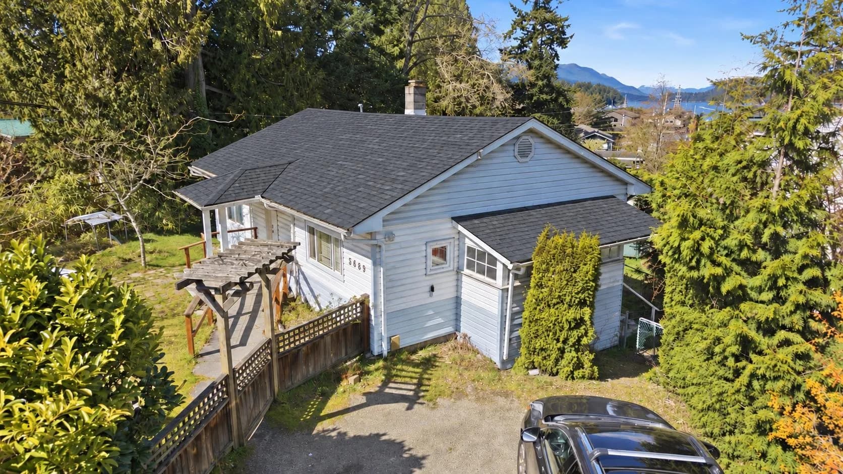 5689 Porpoise Bay Road, Sechelt, BC V0N 1V0 — image 2