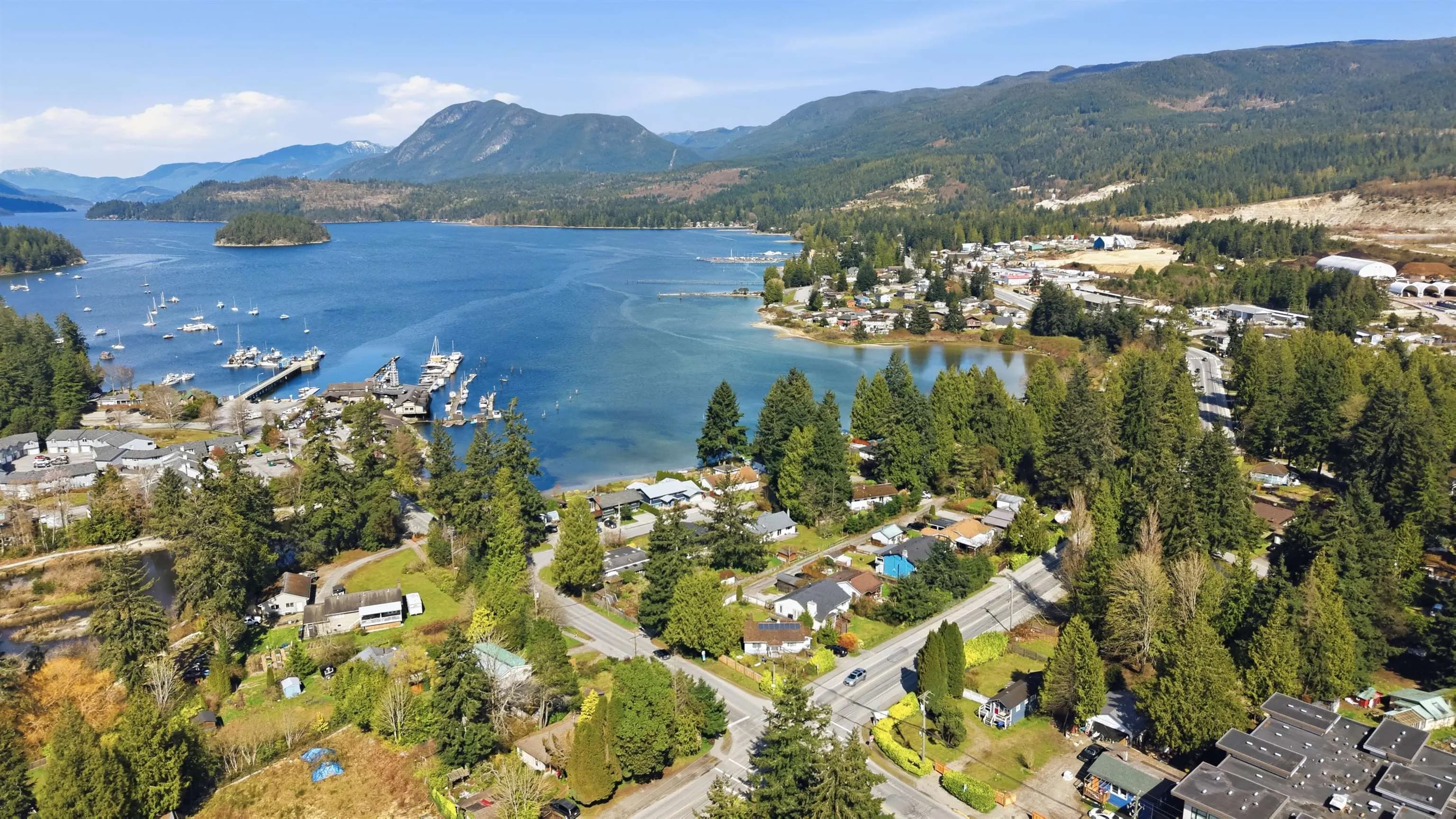 5689 Porpoise Bay Road, Sechelt, BC V0N 1V0 — image 28