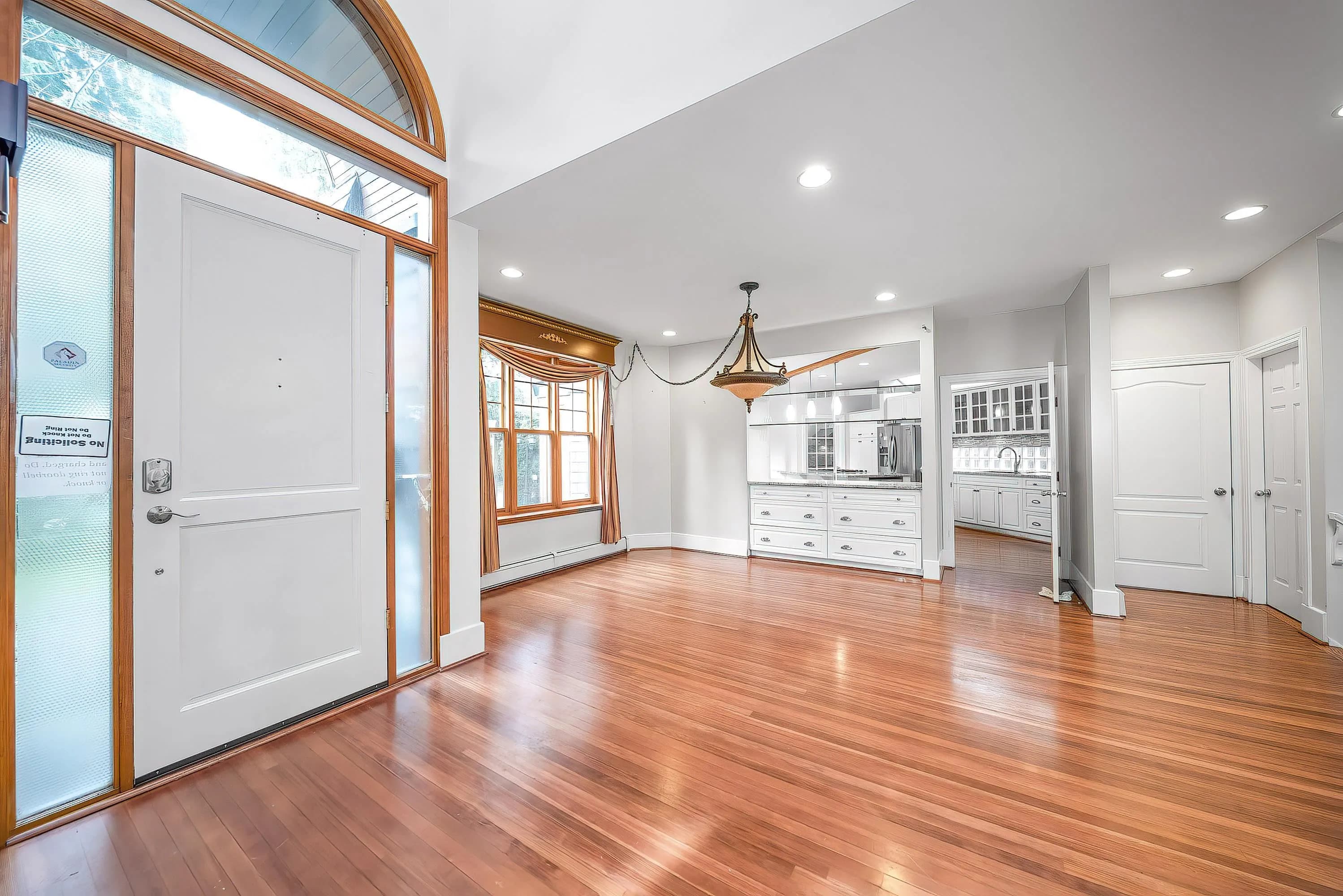 992 3rd Street, West Vancouver, BC V7T 2J3 — image 8