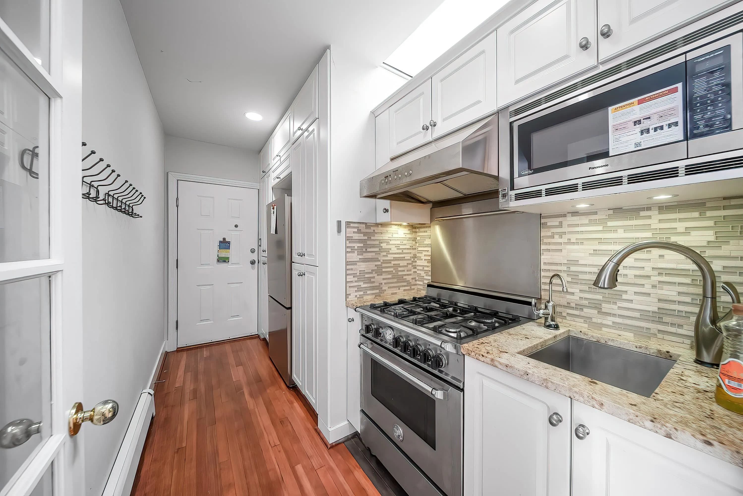 992 3rd Street, West Vancouver, BC V7T 2J3 — image 18