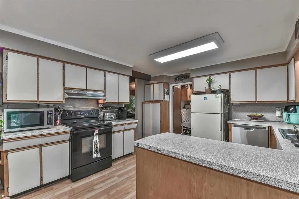 6446 138 Street, Surrey, BC V3W 5G6 — image 4