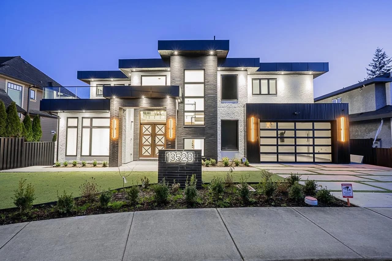 13528 14 Avenue, Surrey, BC V4A 5H5 — image 1