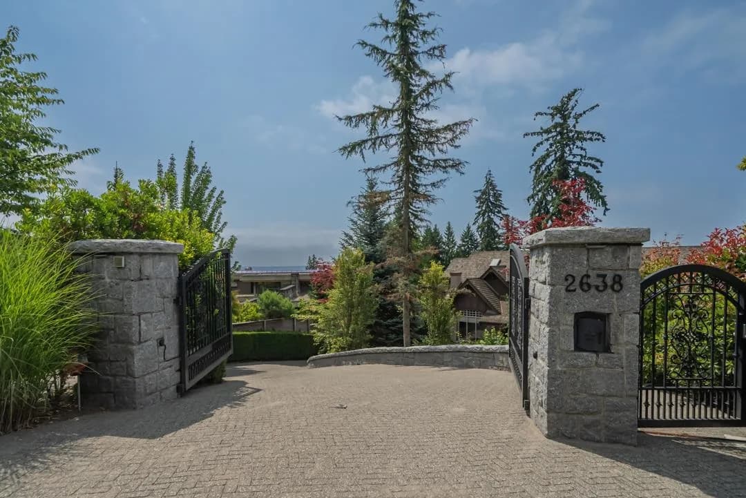 2638 Queens Avenue, West Vancouver, BC V7V 2Z1 — image 39