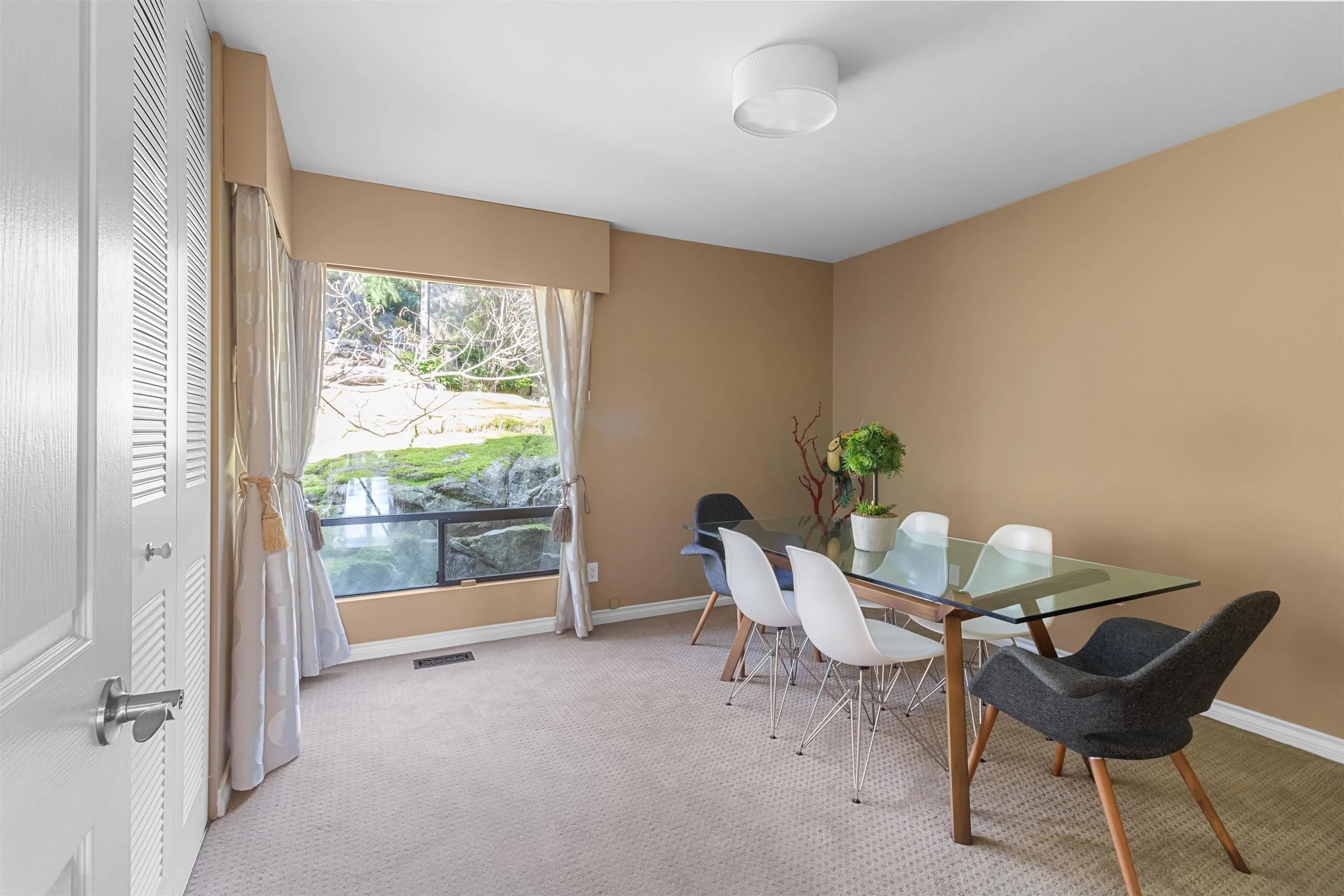 4635 Caulfeild Drive, West Vancouver, BC V7W 1E9 — image 12