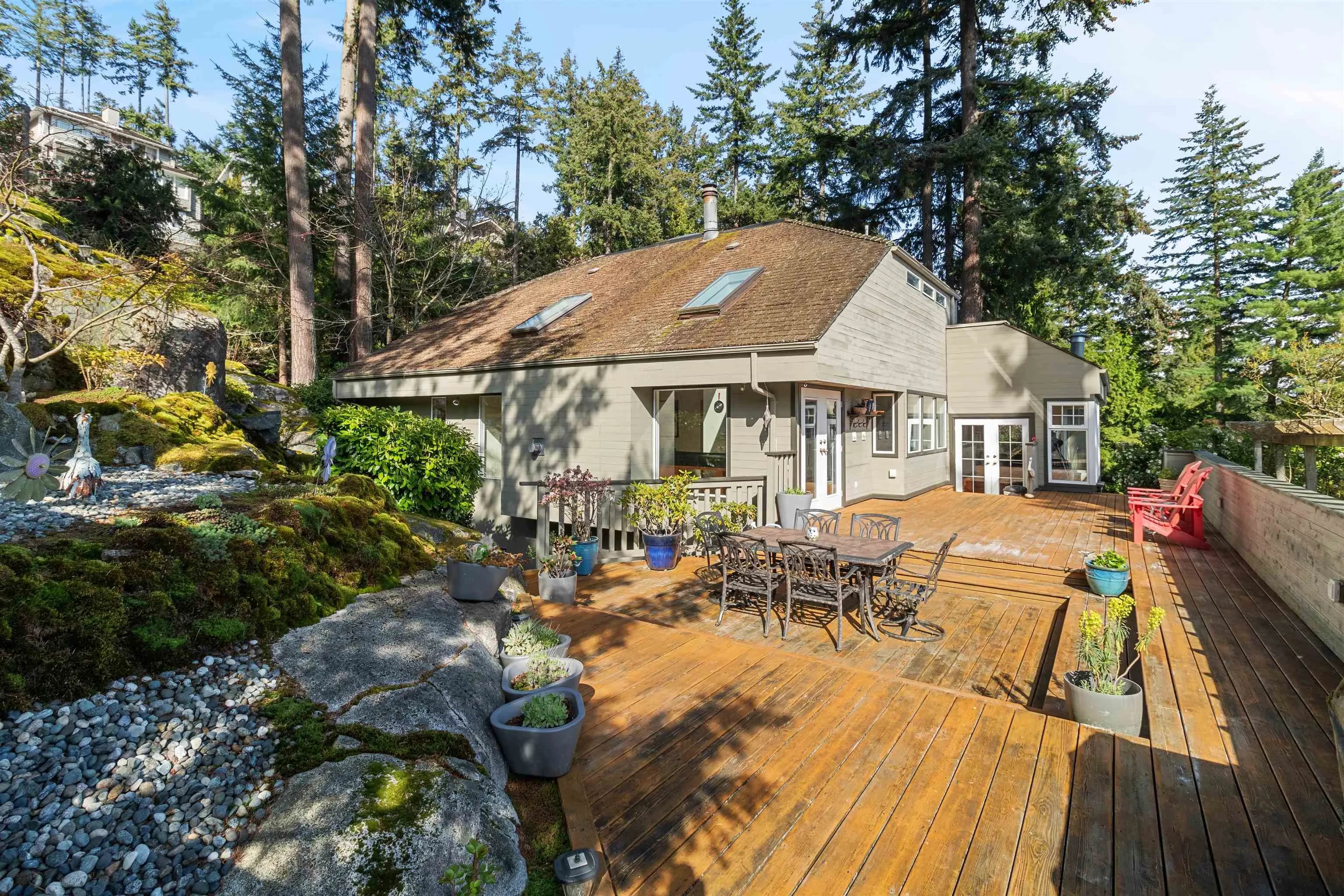 4635 Caulfeild Drive, West Vancouver, BC V7W 1E9 — image 27