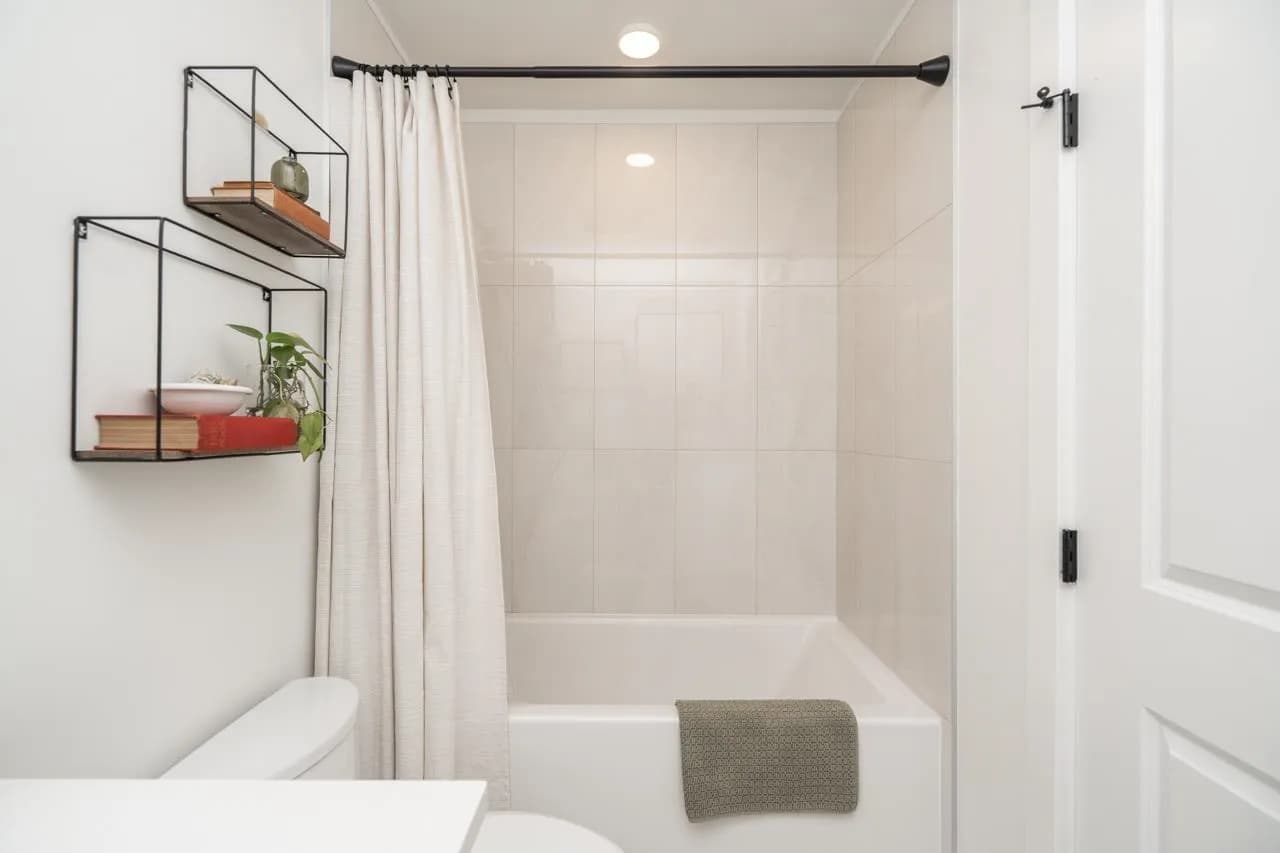 208 3528 146a Street, Surrey, BC V4P 0H4 — image 24
